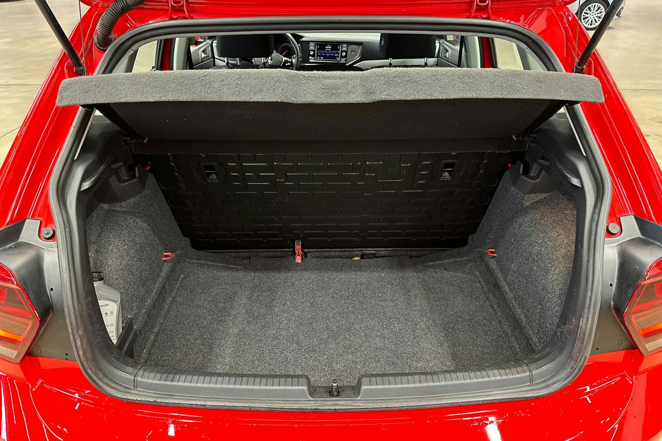 punainen Volkswagen Polo 2019 kuva 26.