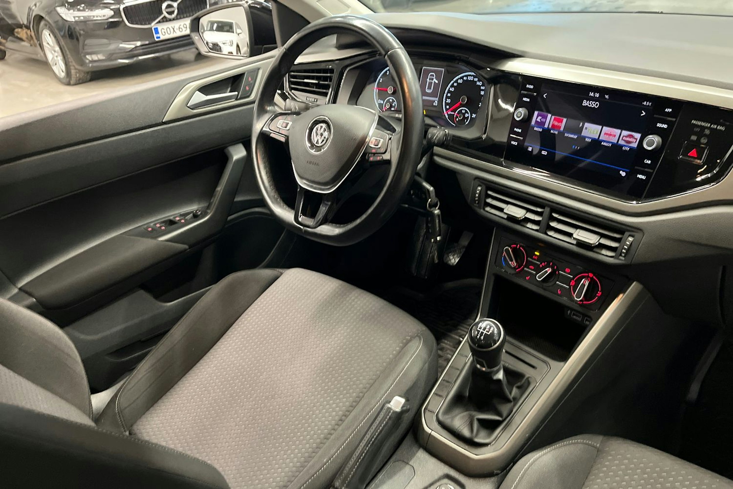 musta Volkswagen Polo 2019 kuva 17.