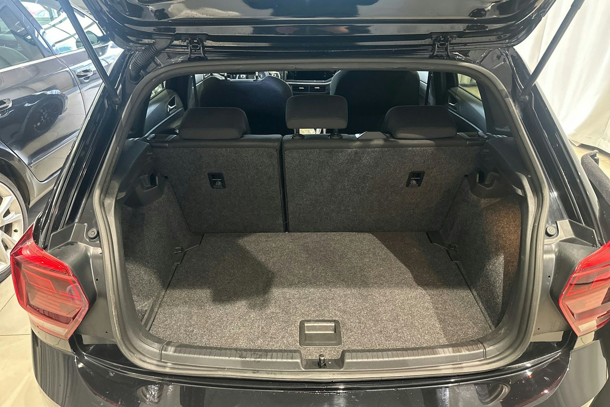 musta Volkswagen Polo 2019 kuva 14.