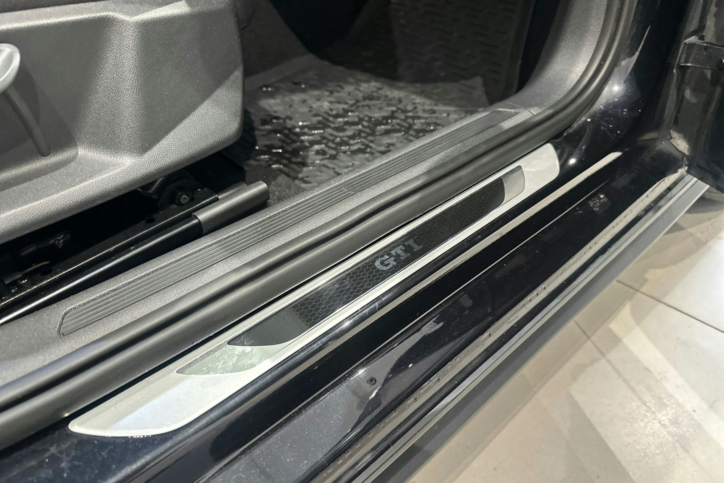 musta Volkswagen Polo 2019 kuva 17.