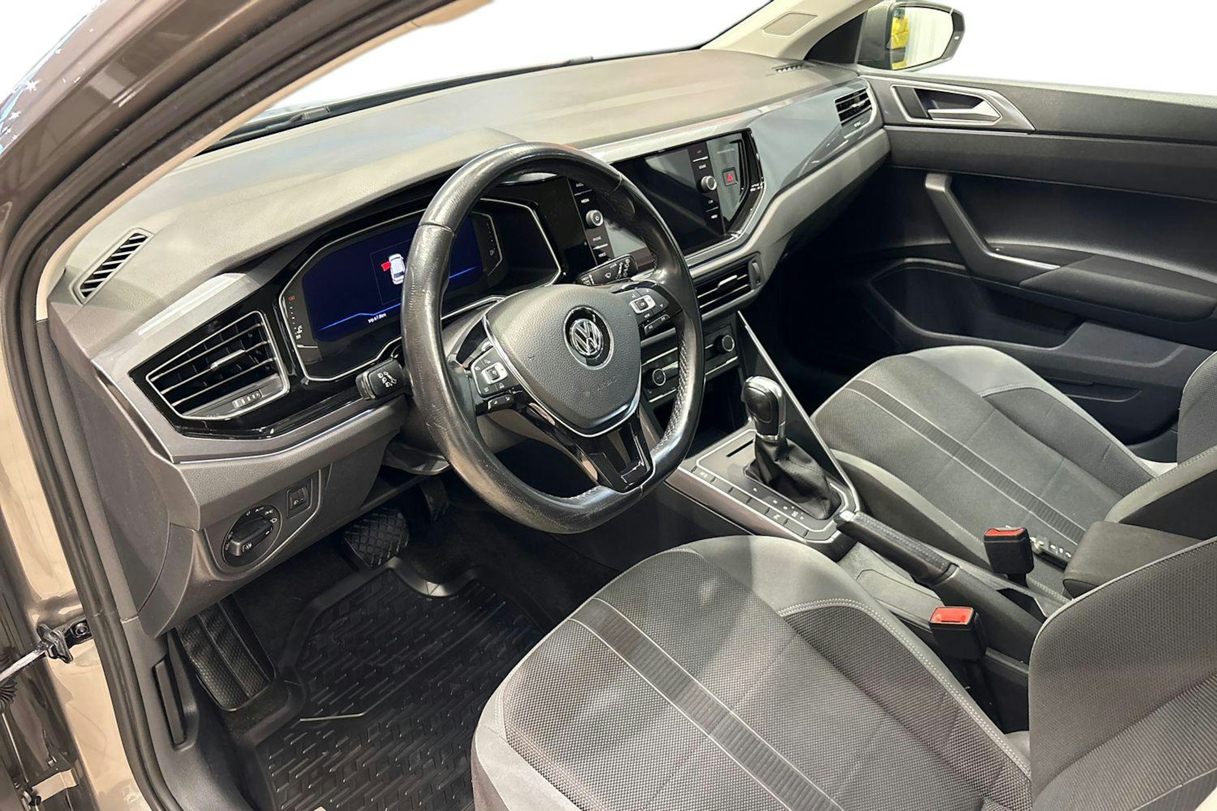Harmaa Volkswagen POLO 2019 kuva 7.