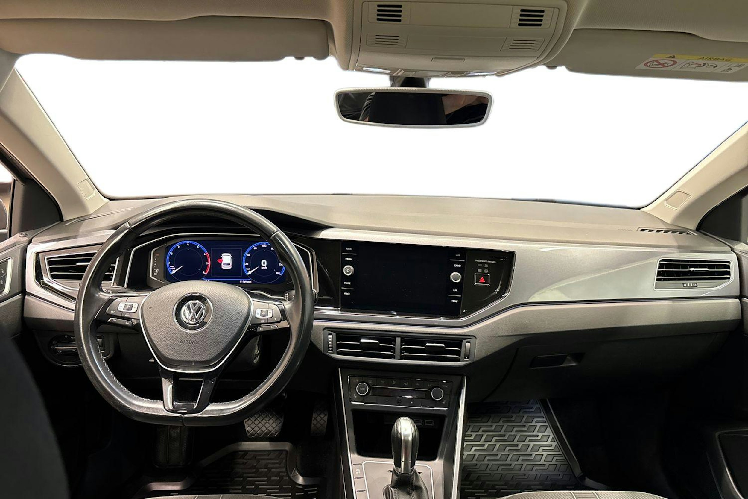 Harmaa Volkswagen POLO 2019 kuva 9.