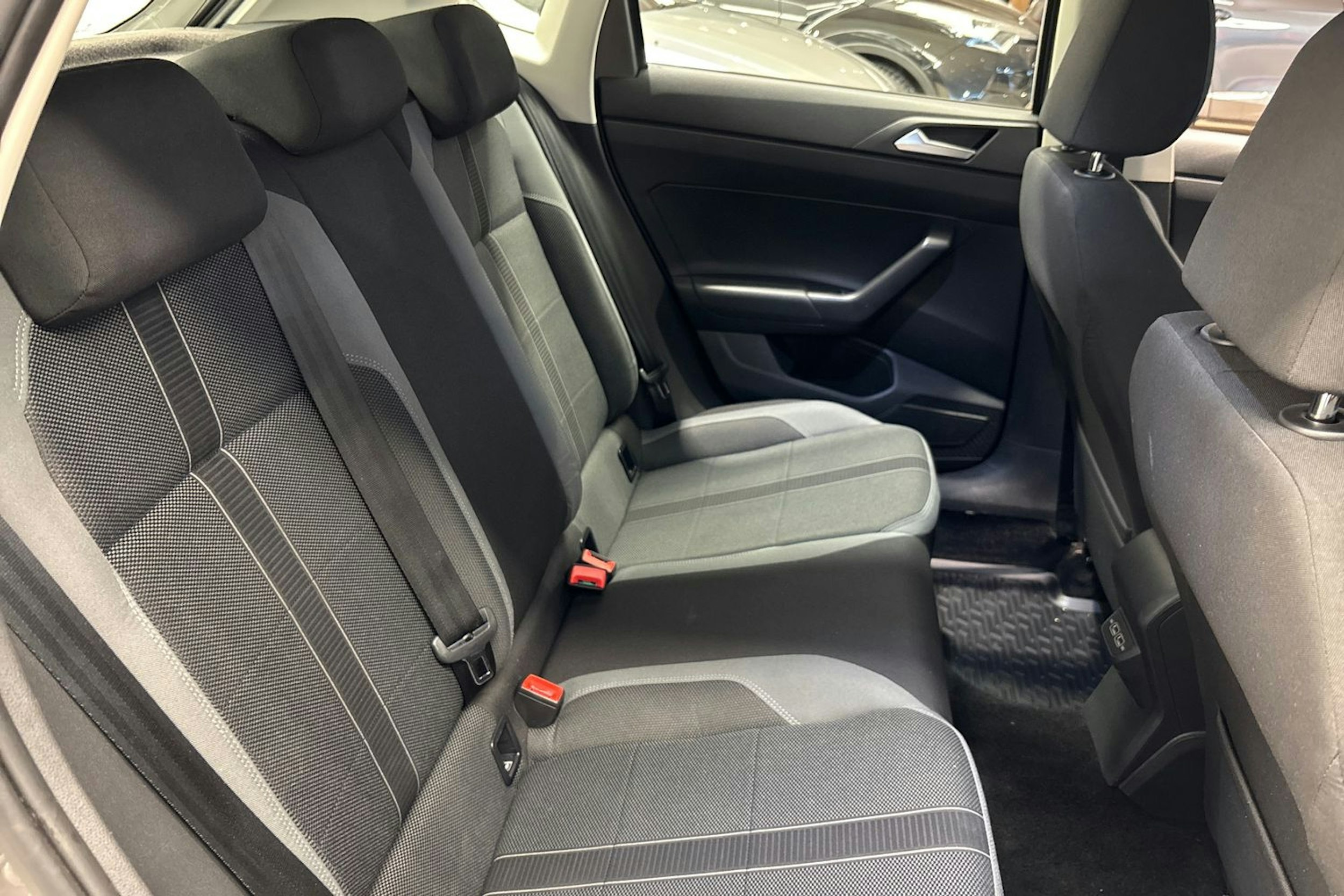 Harmaa Volkswagen POLO 2019 kuva 16.