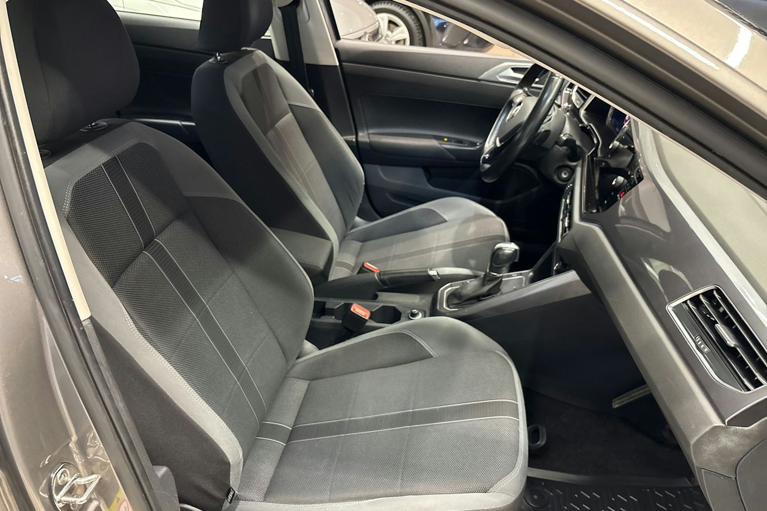 Harmaa Volkswagen POLO 2019 kuva 17.