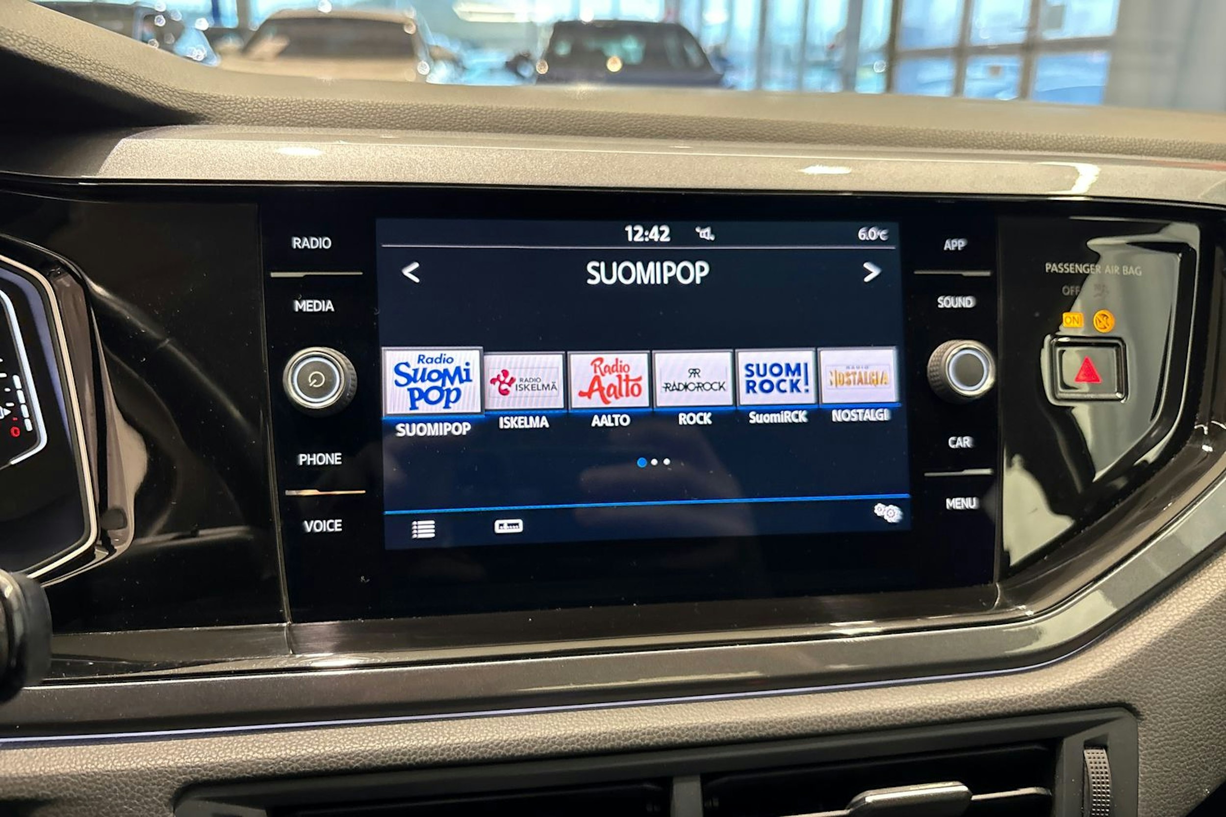 Harmaa Volkswagen POLO 2019 kuva 24.