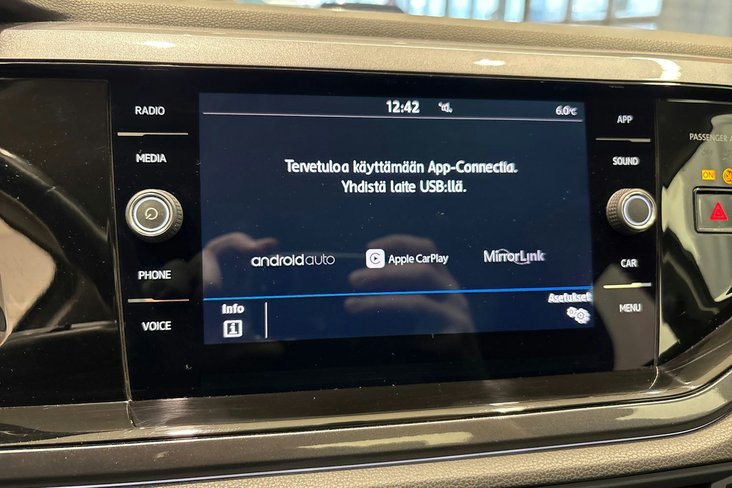 Harmaa Volkswagen POLO 2019 kuva 26.