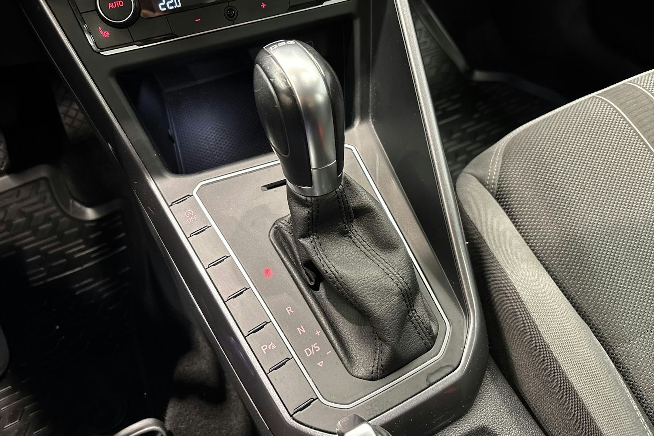 Harmaa Volkswagen POLO 2019 kuva 28.