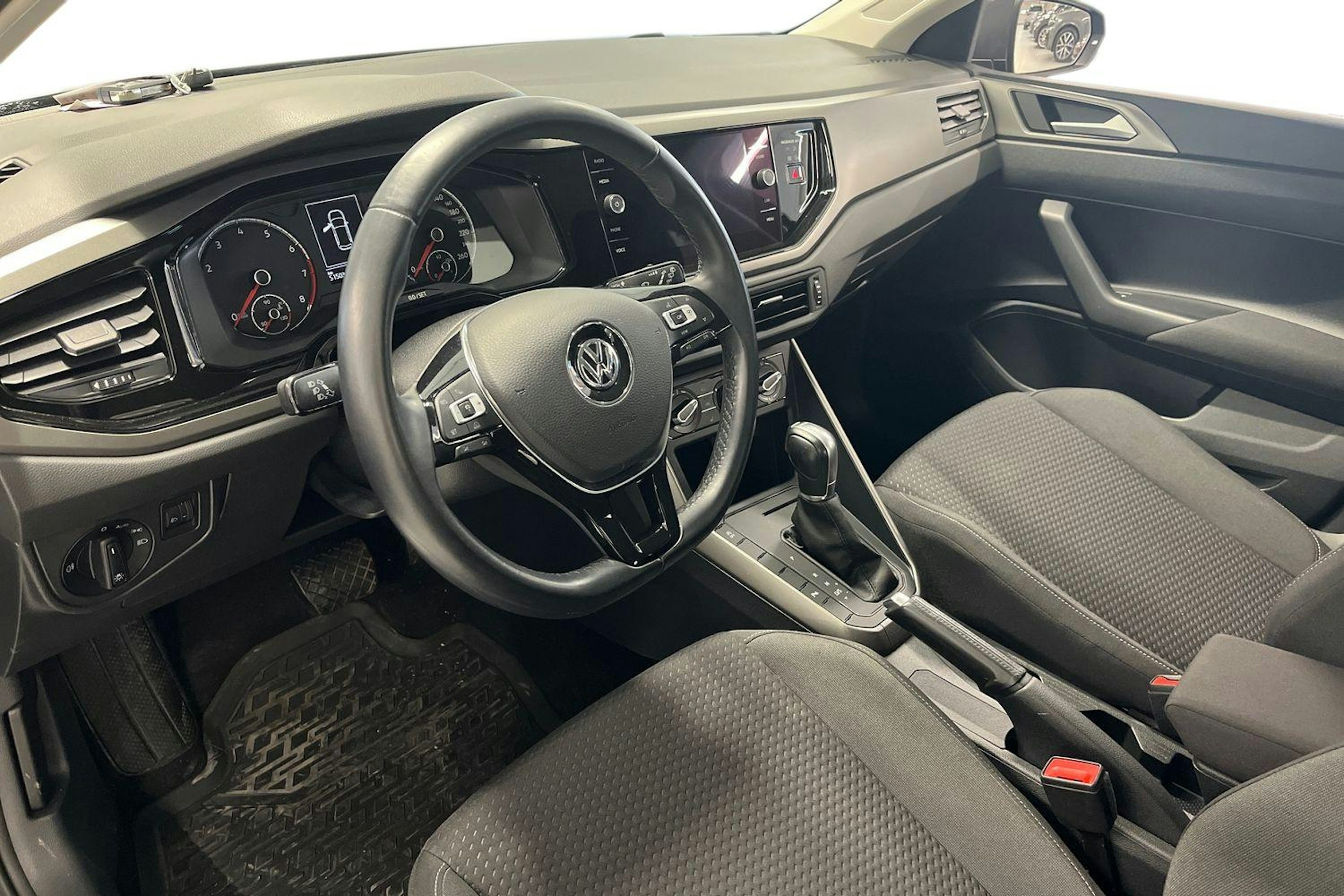 harmaa Volkswagen Polo 2019 kuva 3.