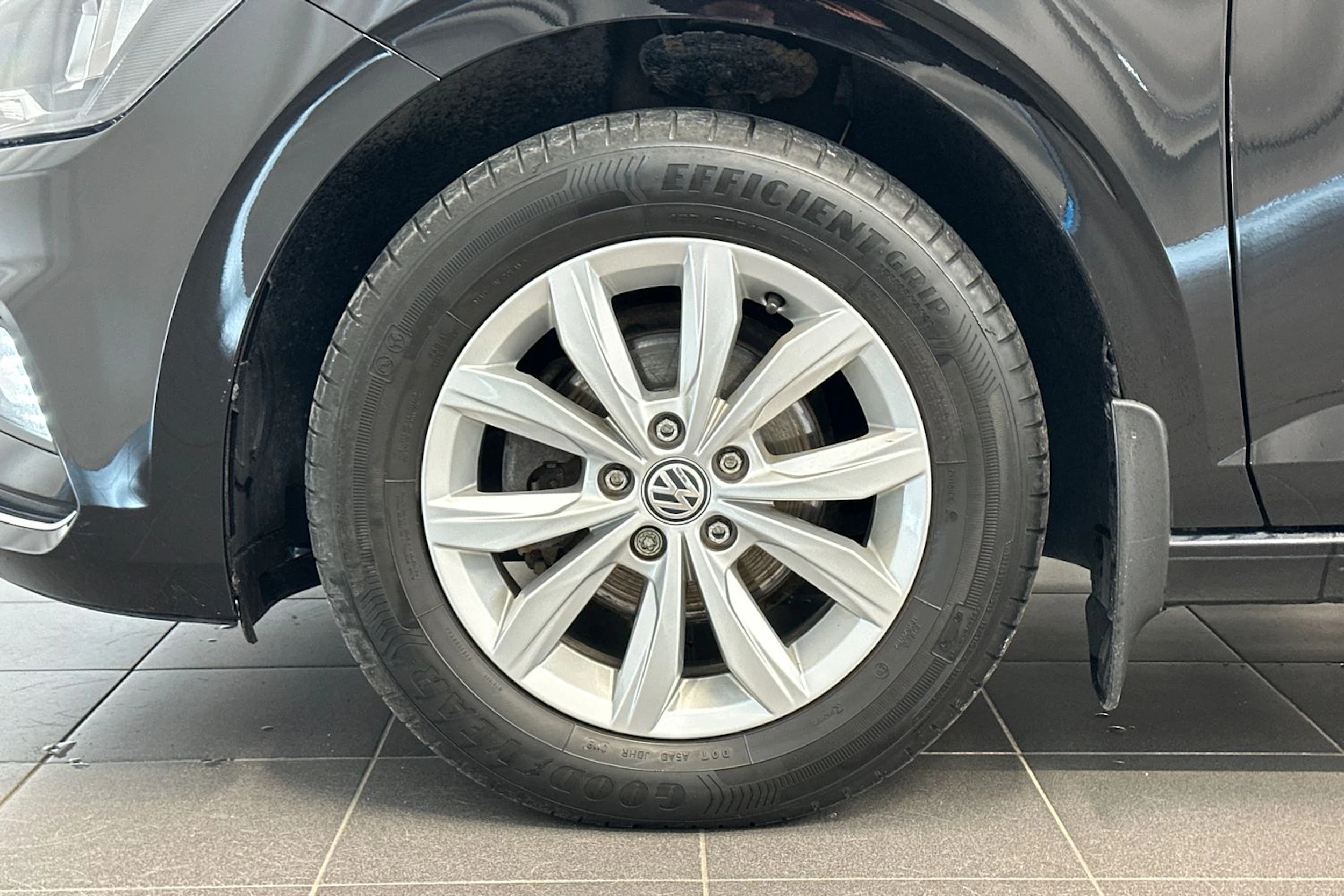 musta Volkswagen Polo 2019 kuva 13.