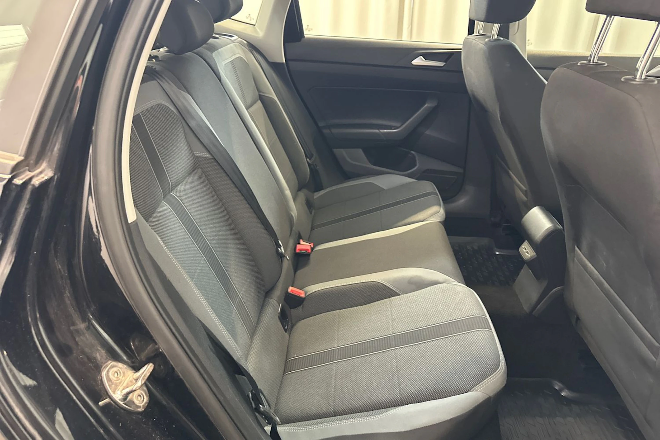 musta Volkswagen Polo 2019 kuva 15.