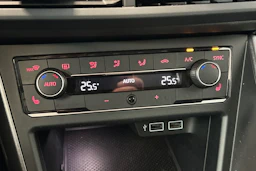 musta Volkswagen Polo 2019 kuva 28.