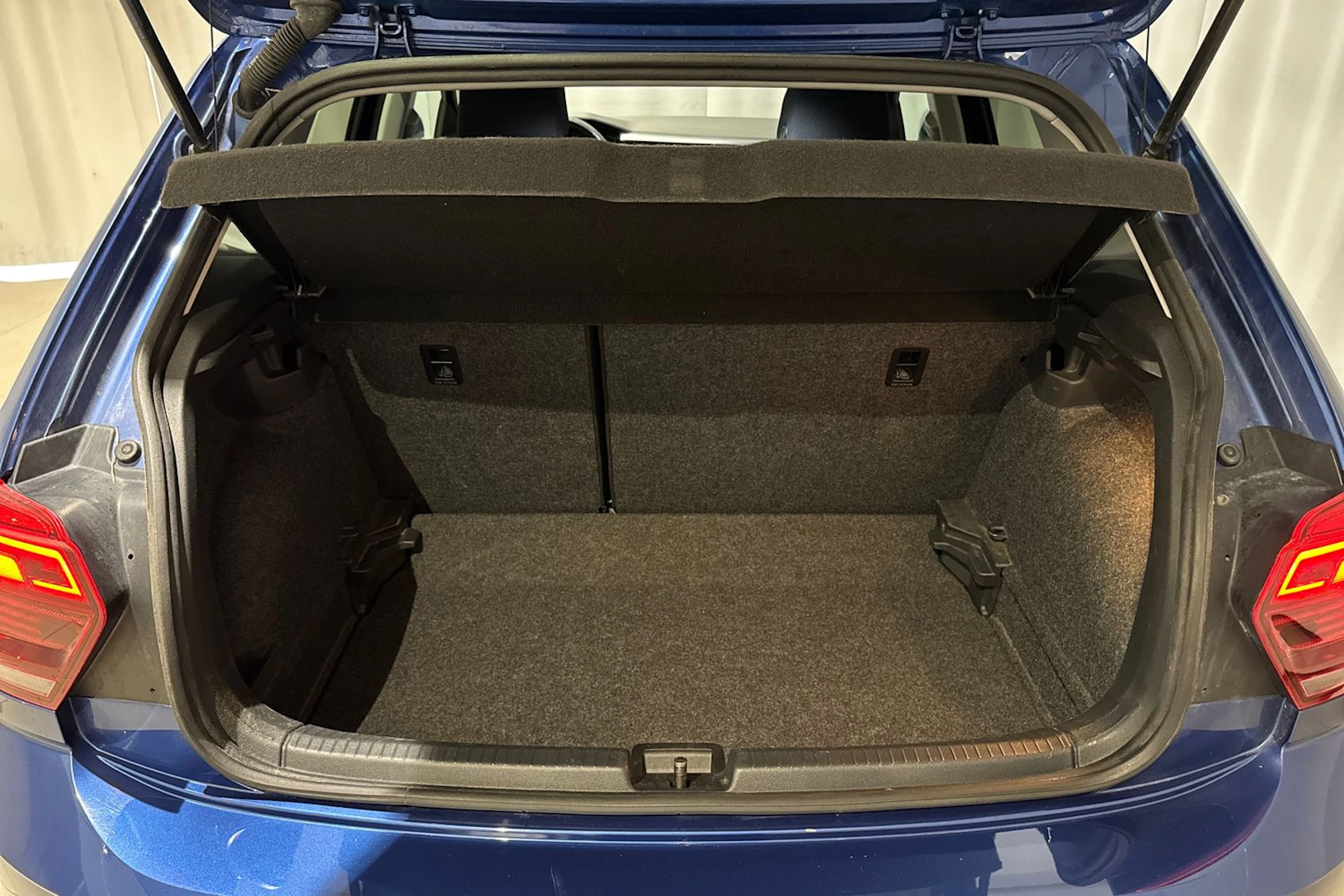 sininen Volkswagen Polo 2019 kuva 12.