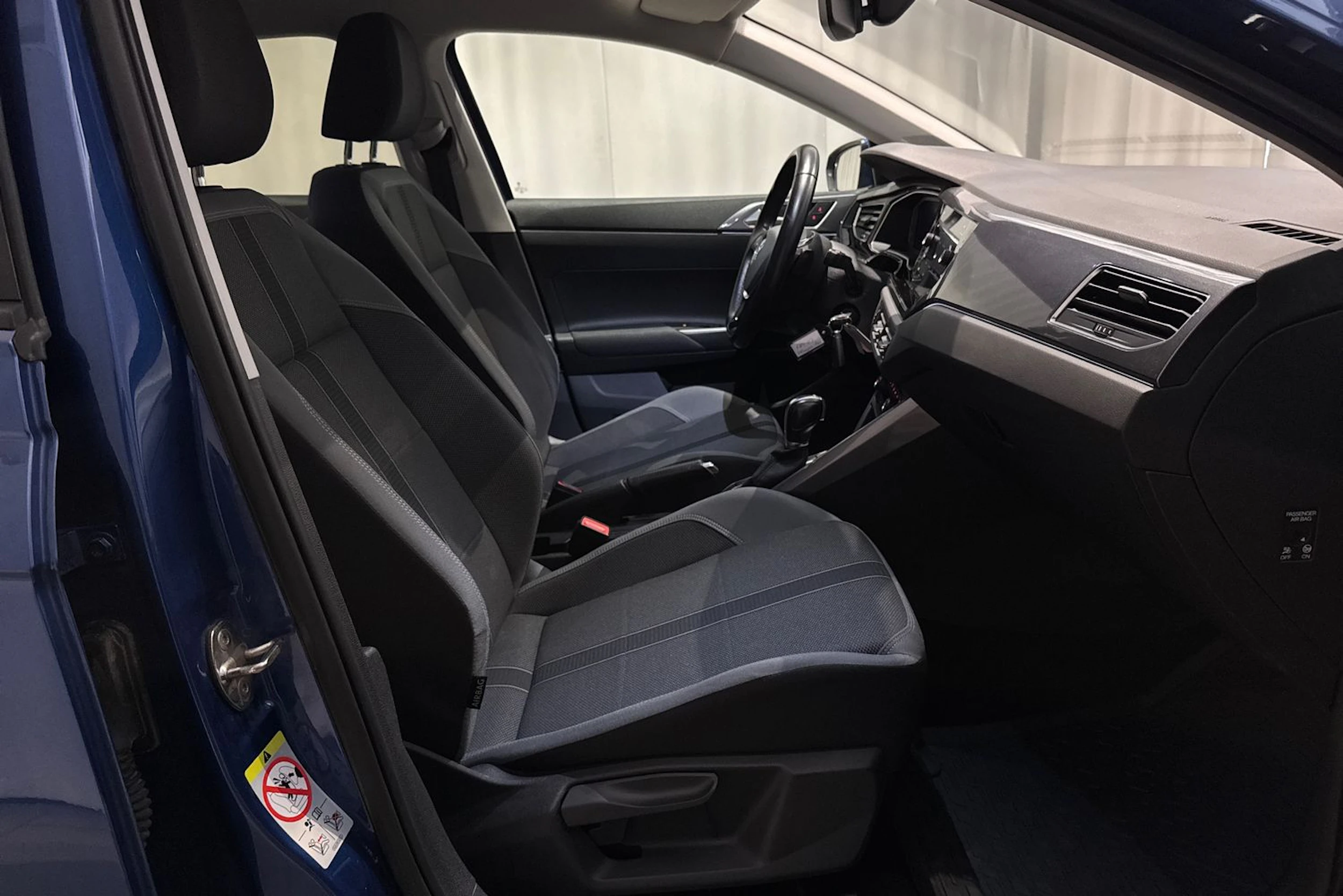 sininen Volkswagen Polo 2019 kuva 13.