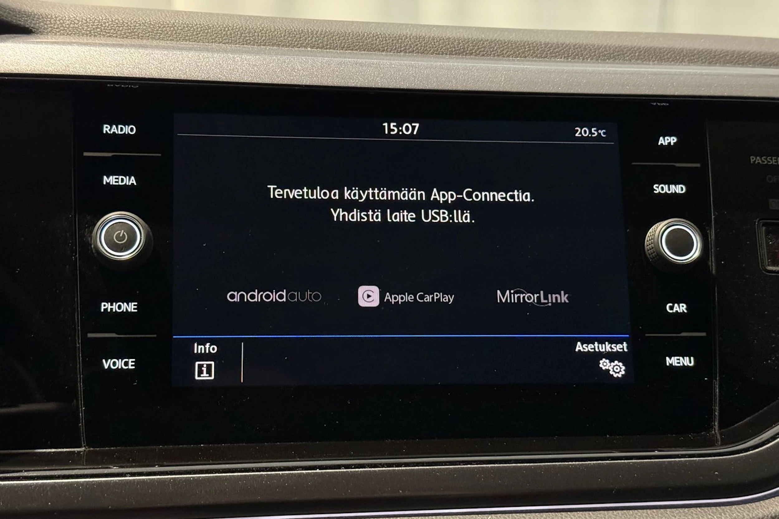 sininen Volkswagen Polo 2019 kuva 18.