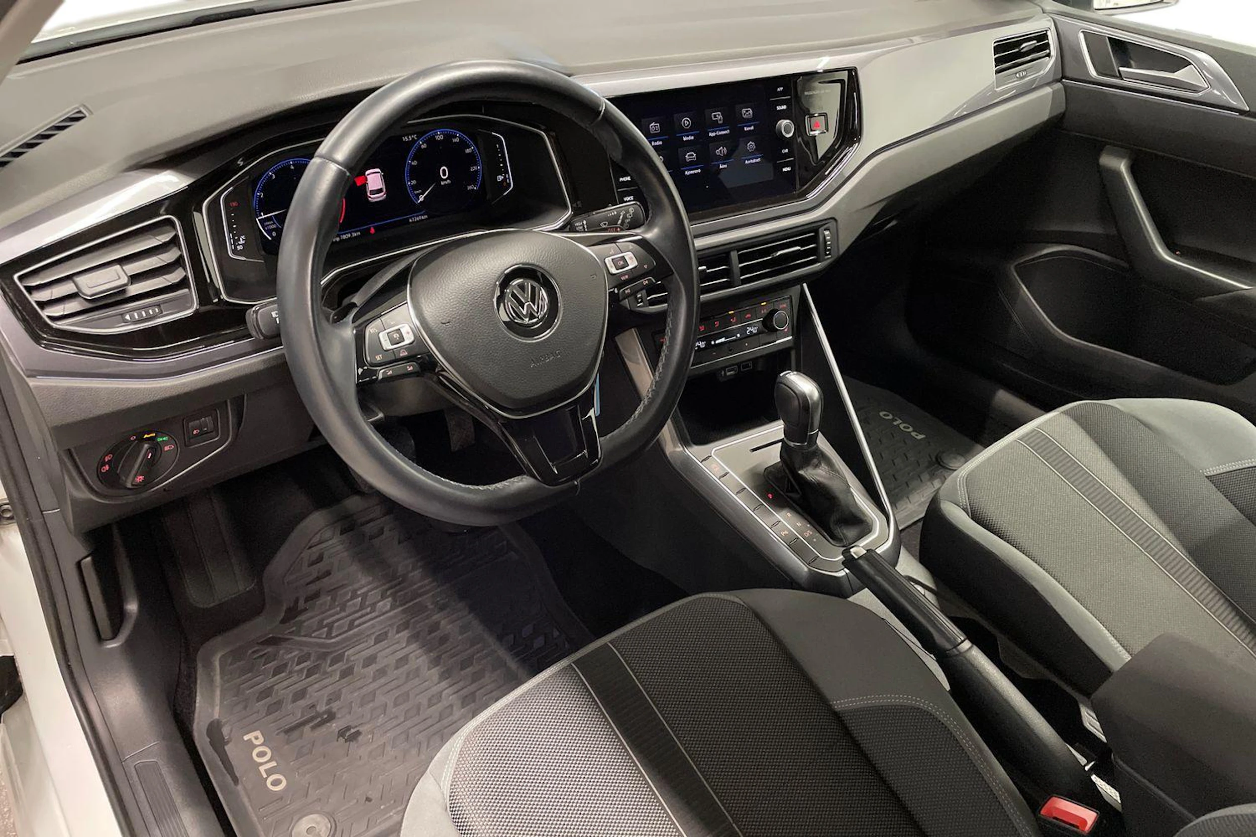 Valkoinen Volkswagen POLO 2019 kuva 6.