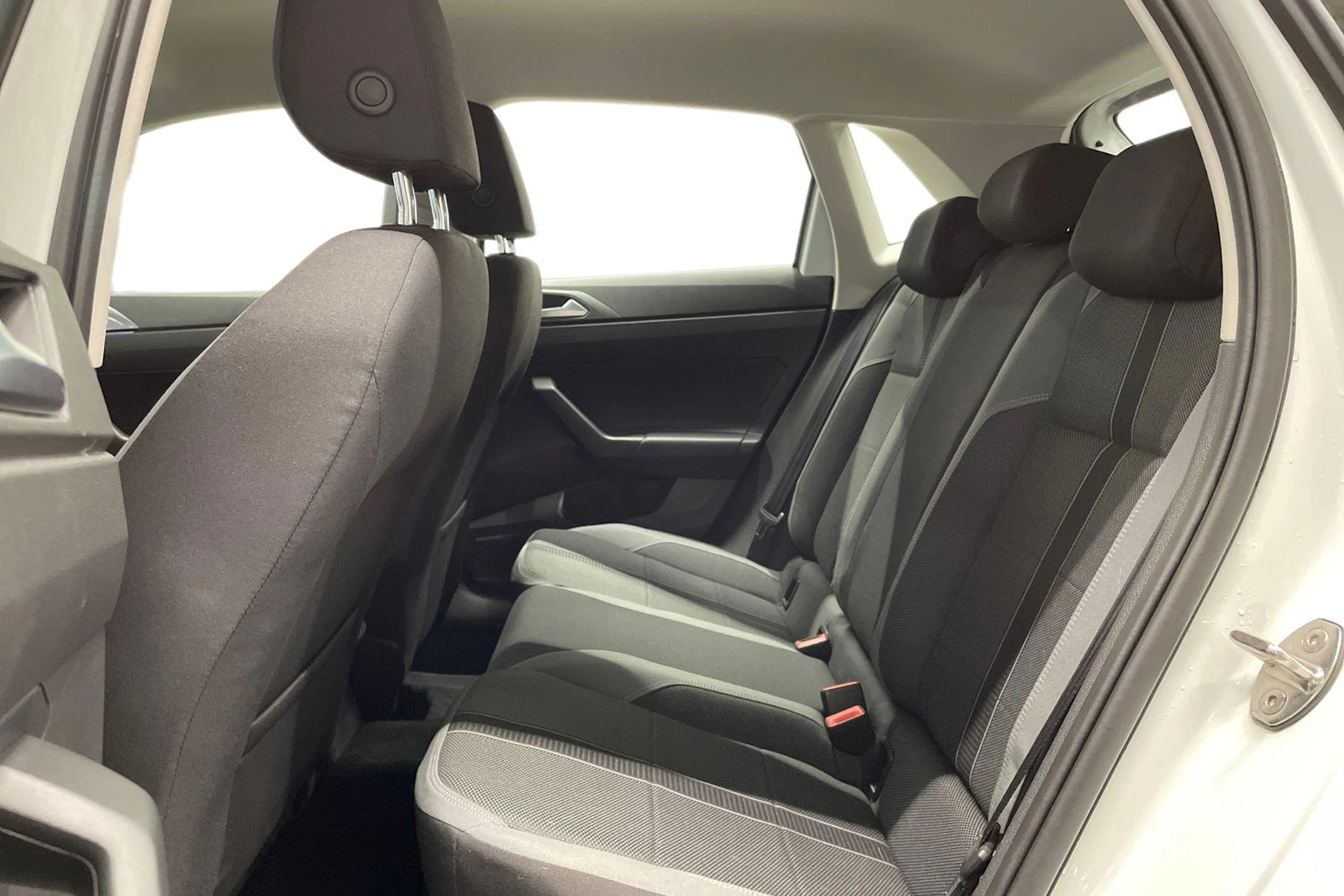 Valkoinen Volkswagen POLO 2019 kuva 8.