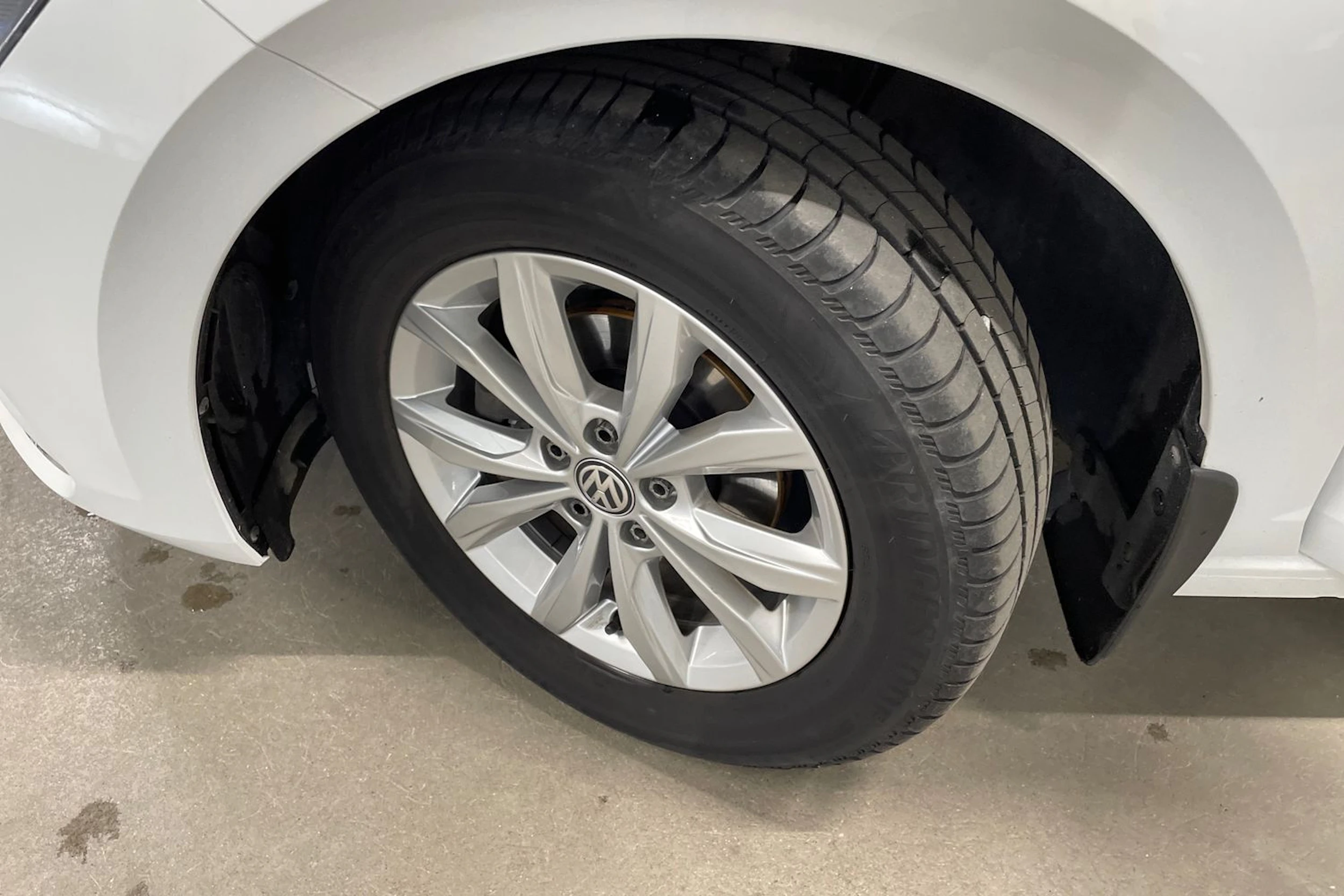 Valkoinen Volkswagen POLO 2019 kuva 10.