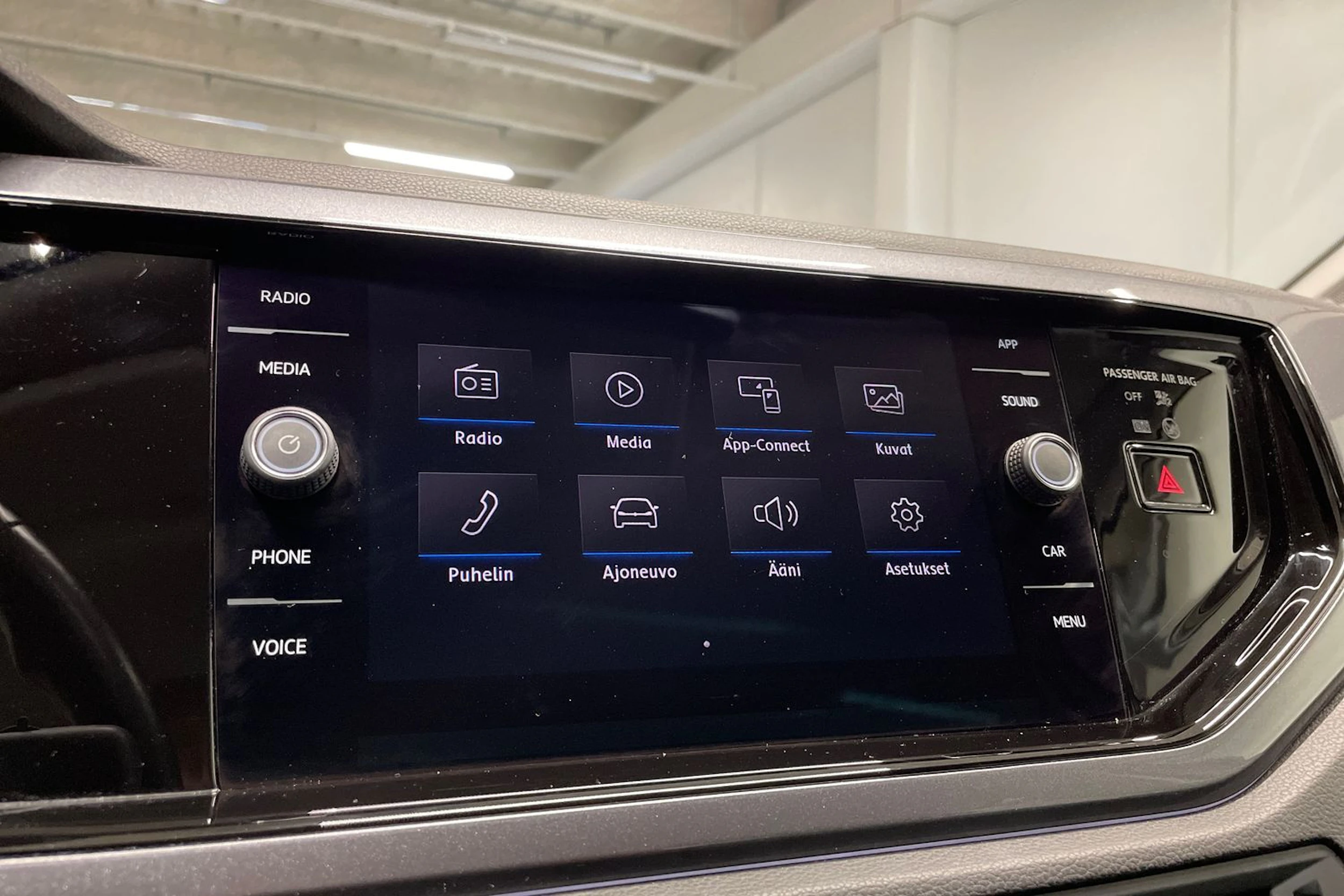 Valkoinen Volkswagen POLO 2019 kuva 14.
