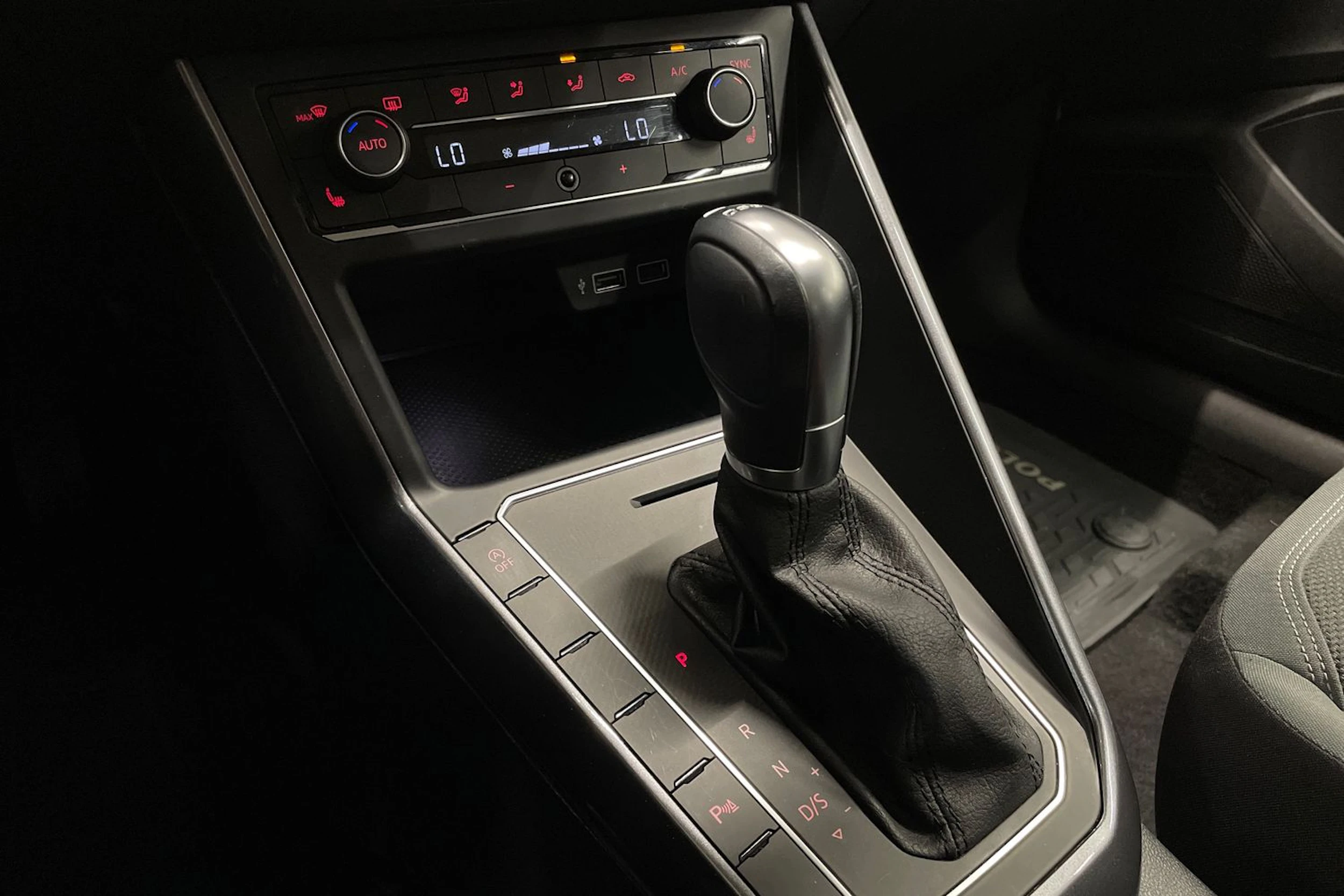 Valkoinen Volkswagen POLO 2019 kuva 15.