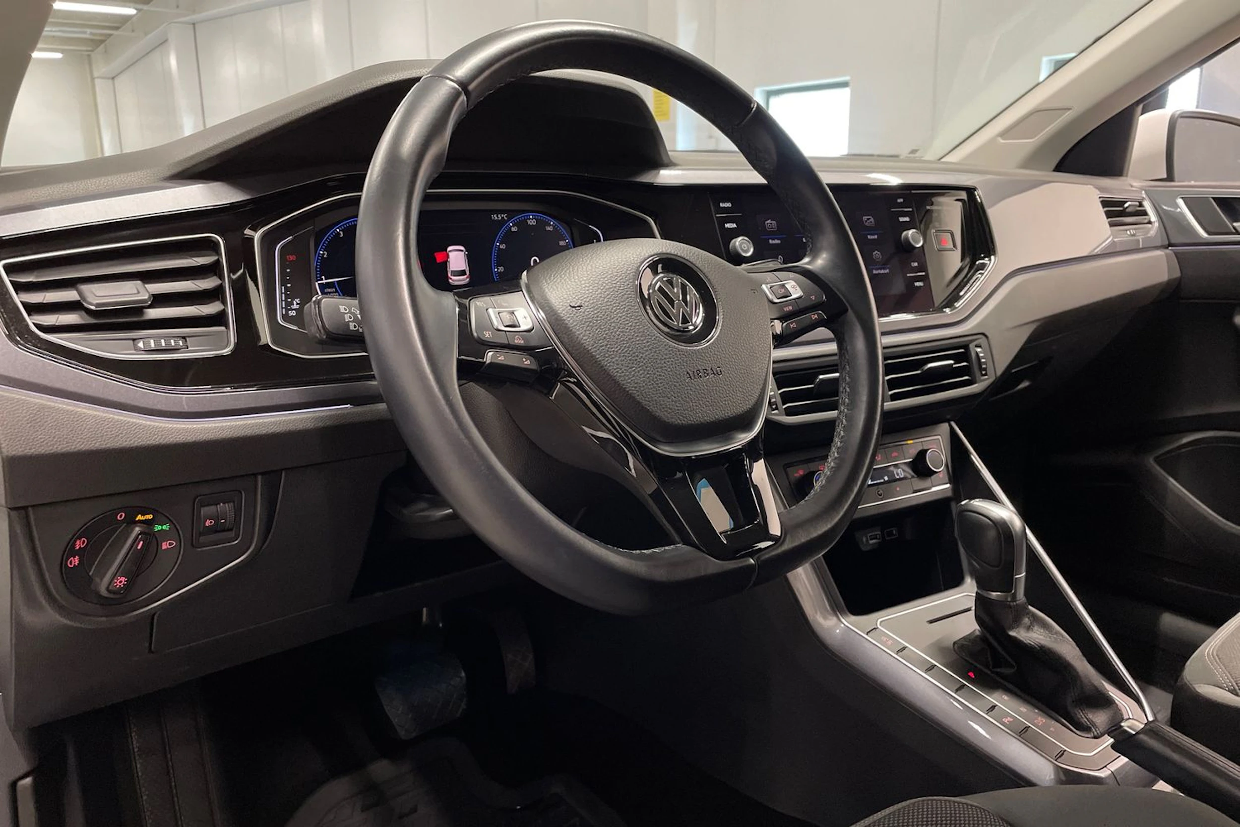 Valkoinen Volkswagen POLO 2019 kuva 19.