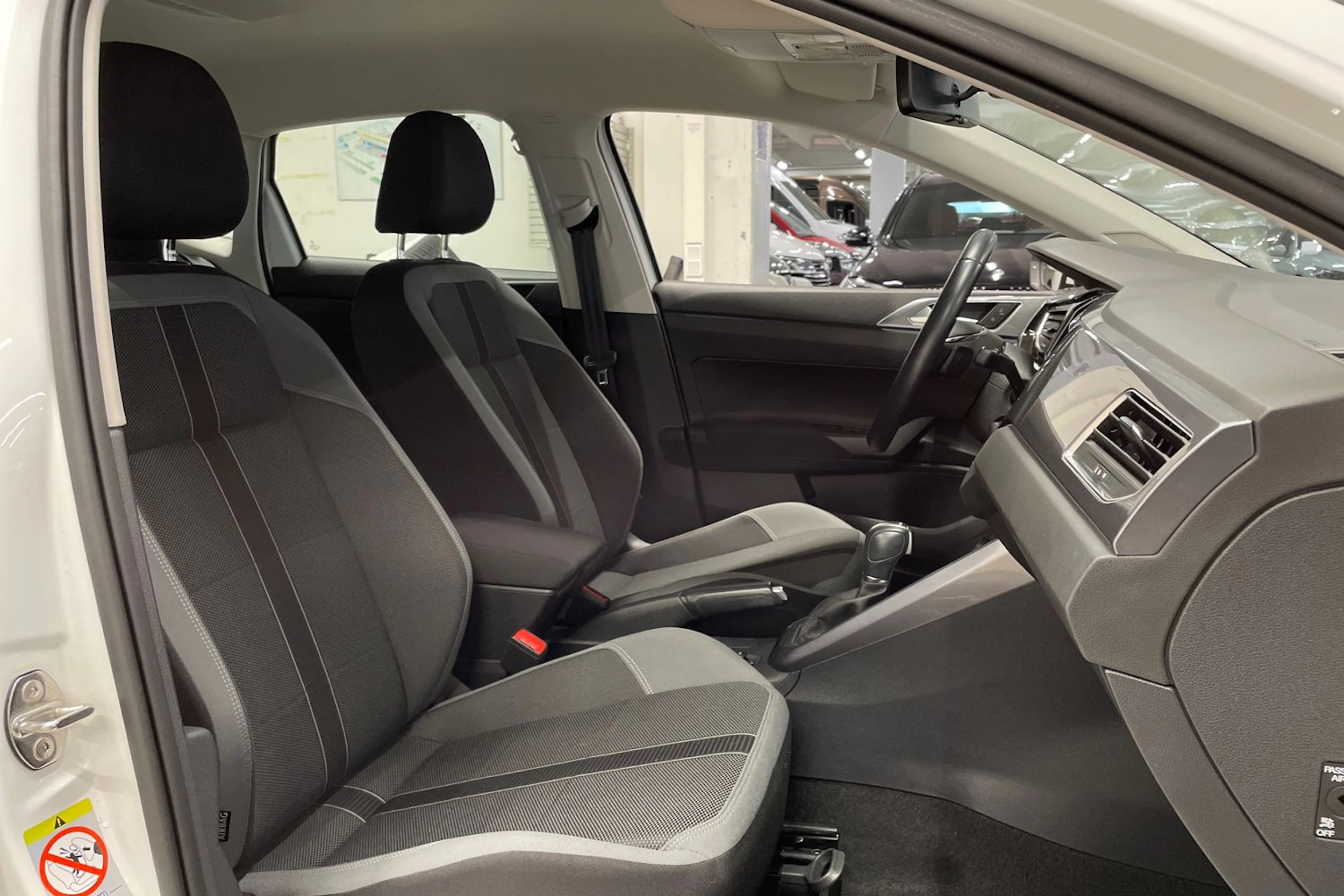 Valkoinen Volkswagen POLO 2019 kuva 20.