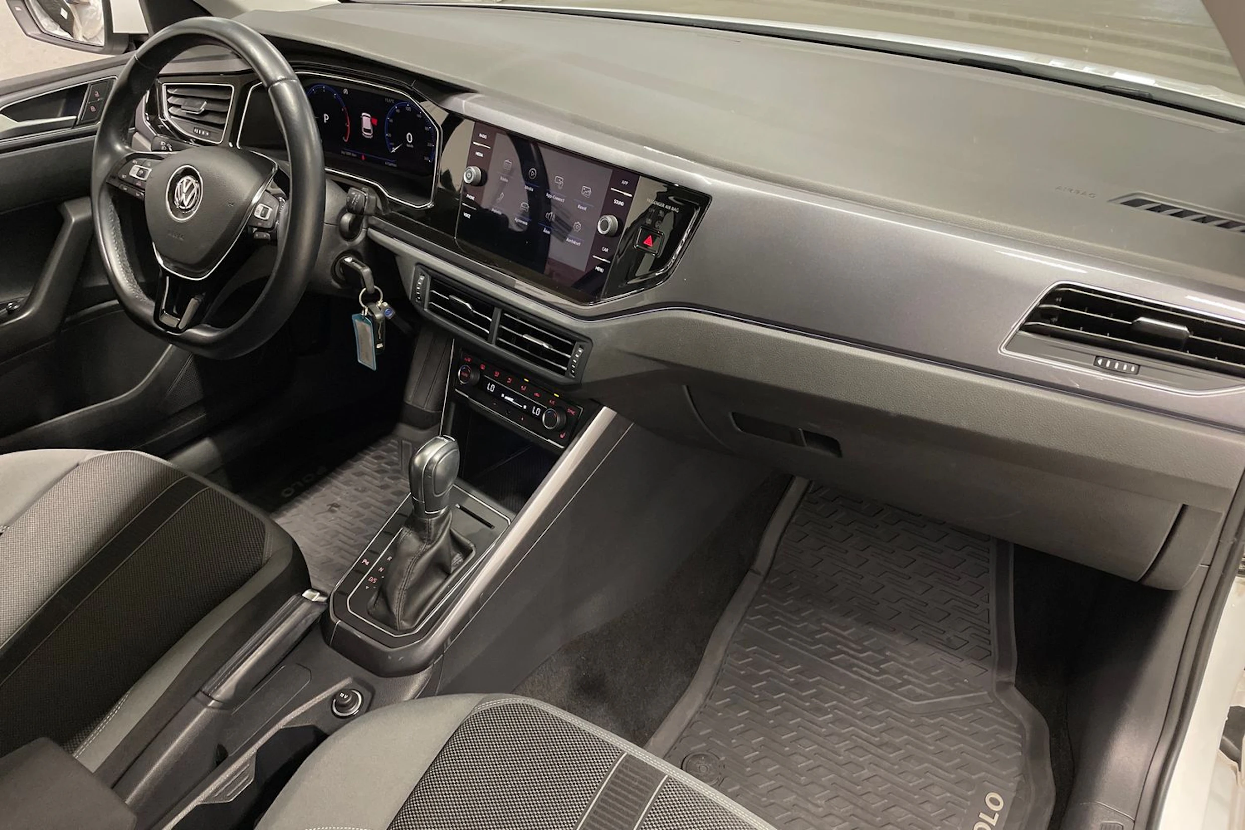 Valkoinen Volkswagen POLO 2019 kuva 21.