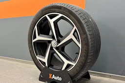 punainen Volkswagen Polo 2019 kuva 13.