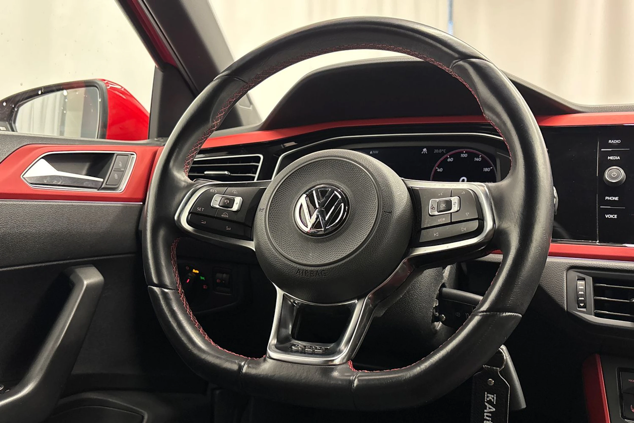 punainen Volkswagen Polo 2019 kuva 16.