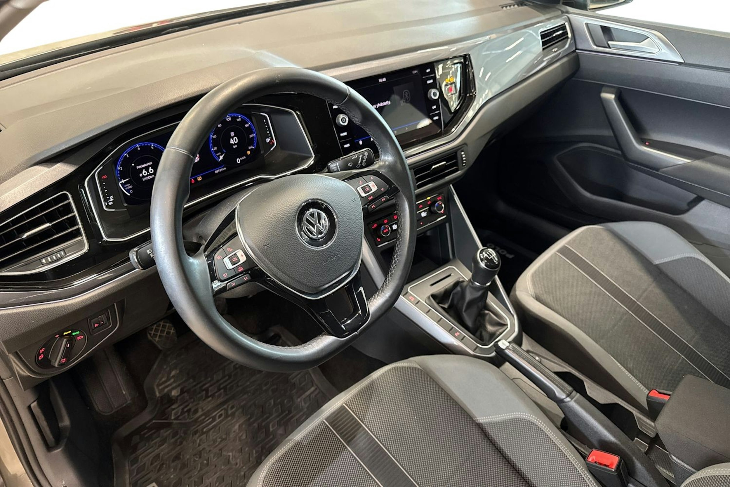harmaa Volkswagen Polo 2019 kuva 7.