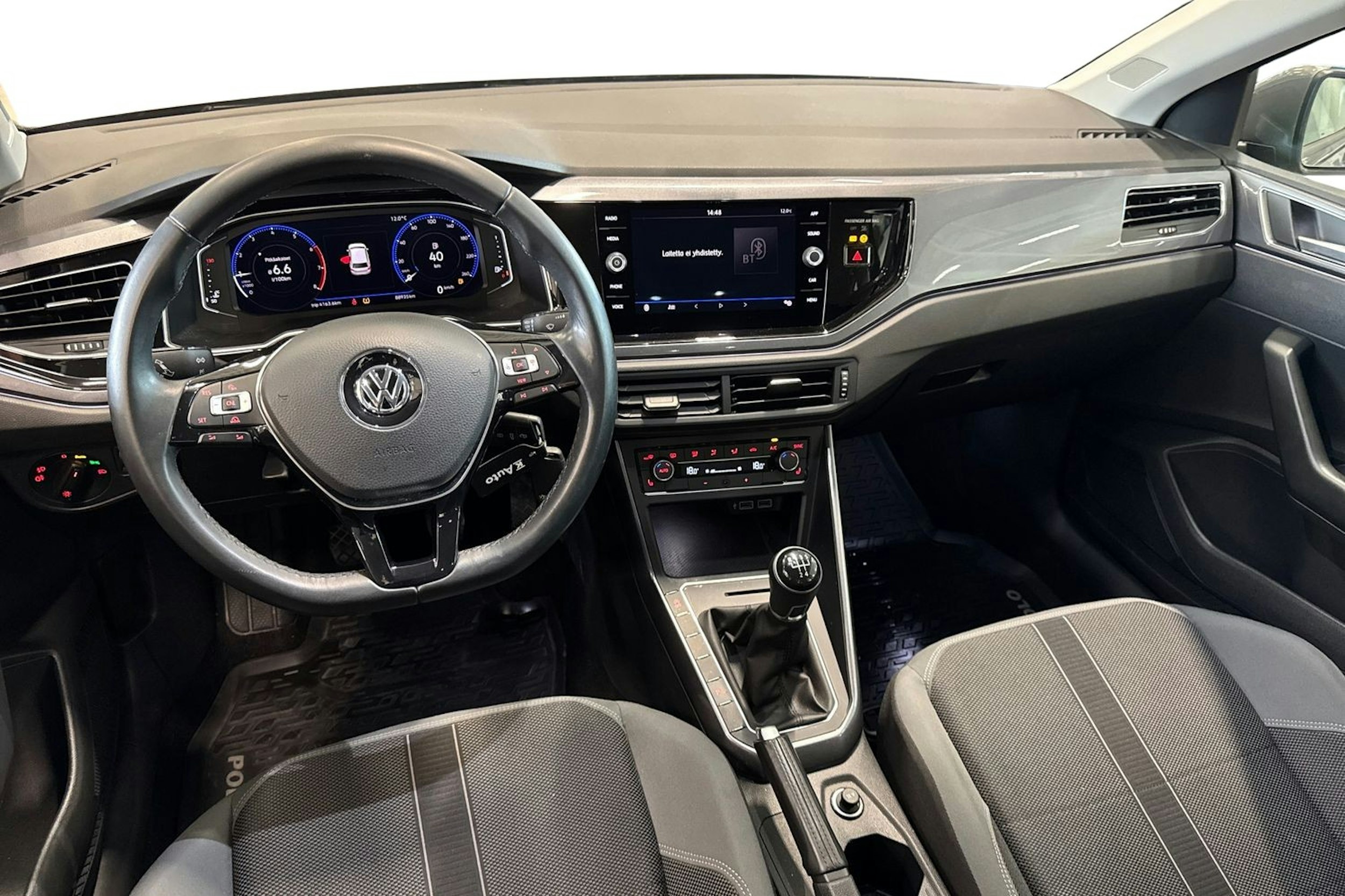 harmaa Volkswagen Polo 2019 kuva 9.