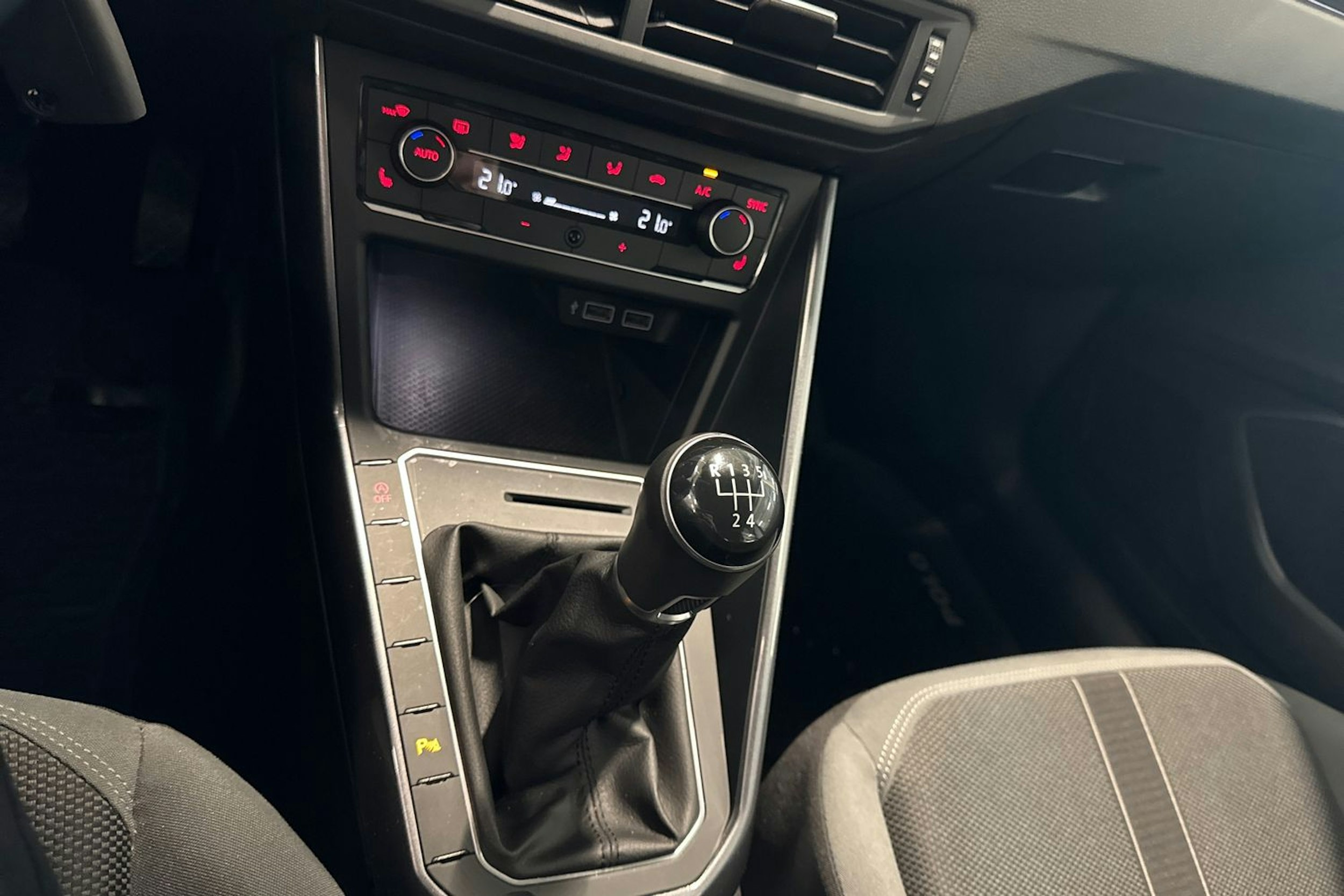 harmaa Volkswagen Polo 2019 kuva 19.