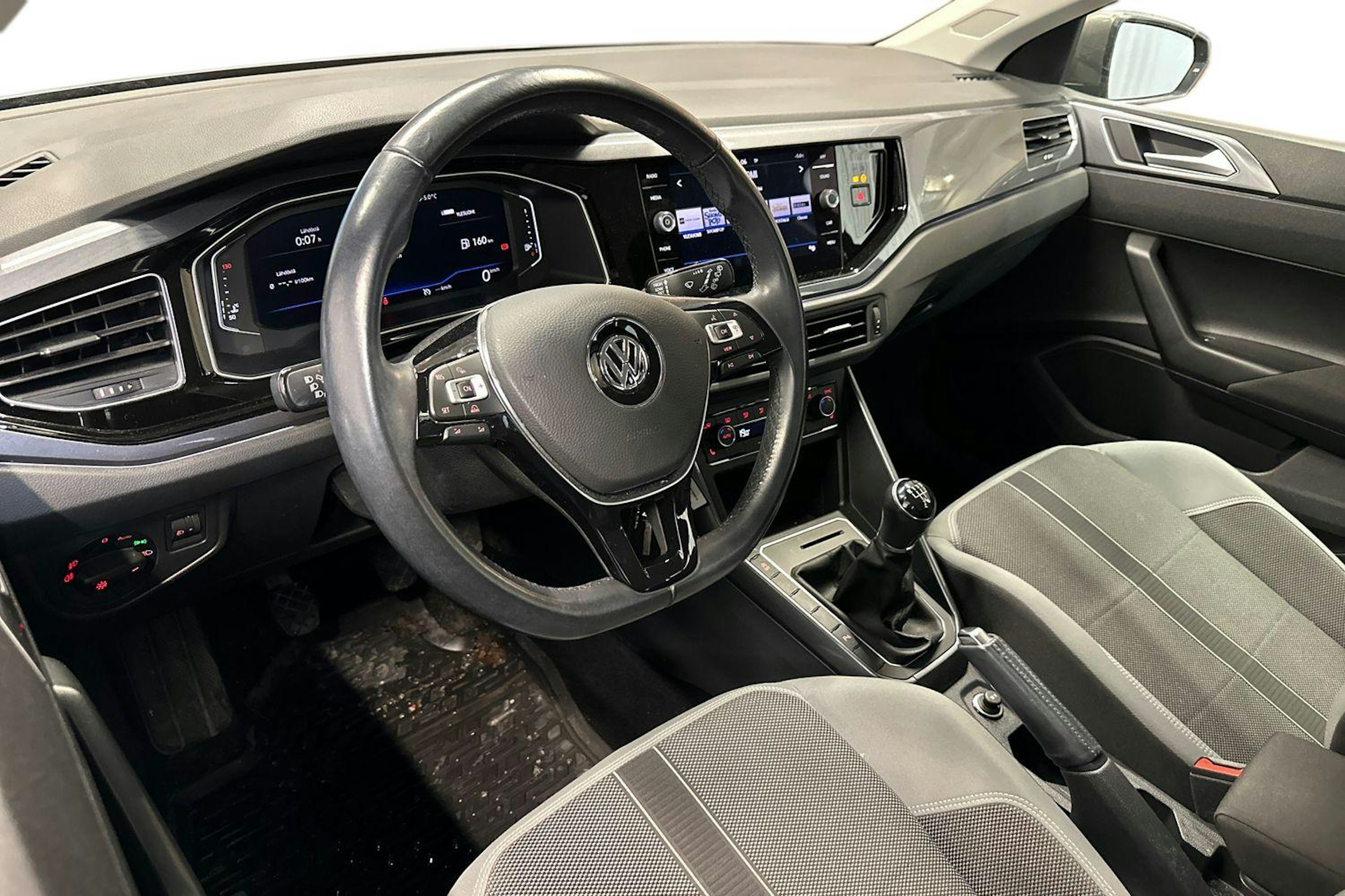 harmaa Volkswagen Polo 2019 kuva 3.