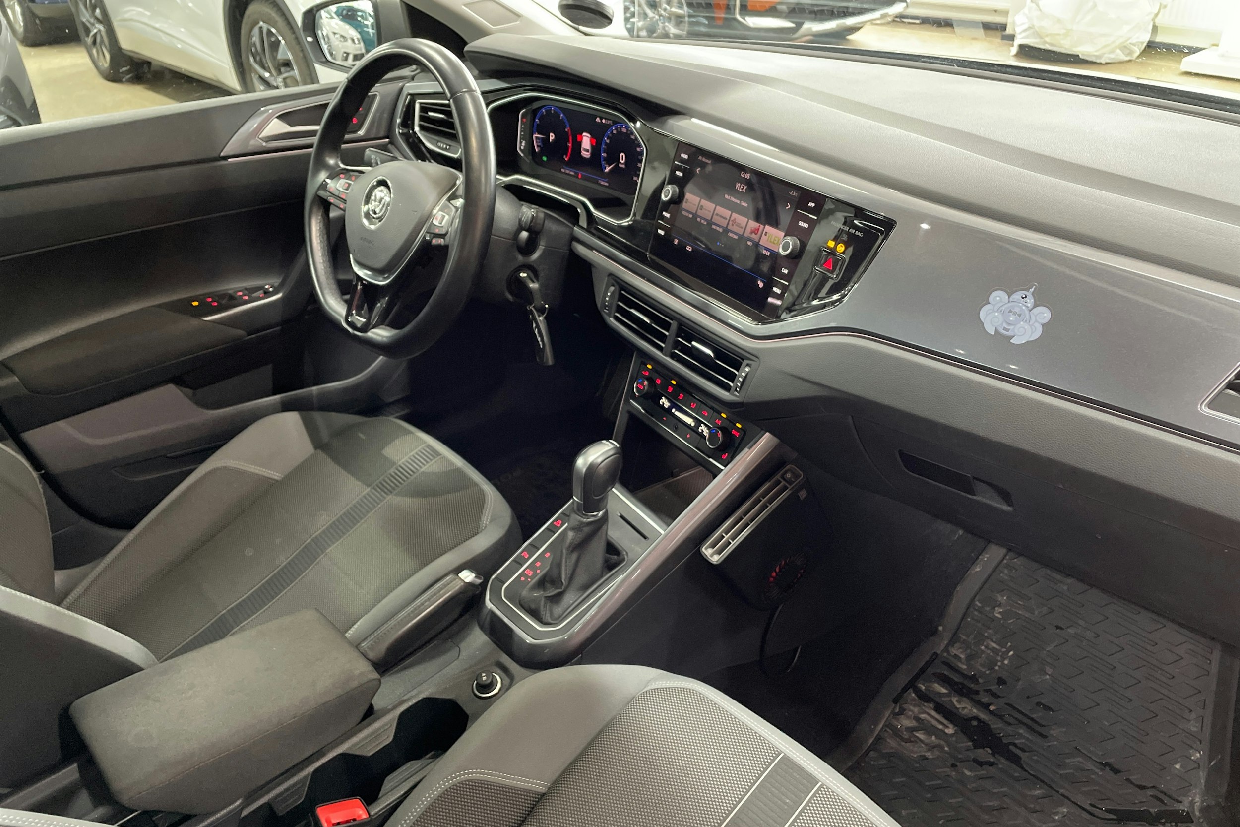 Harmaa Volkswagen POLO 2019 kuva 12.