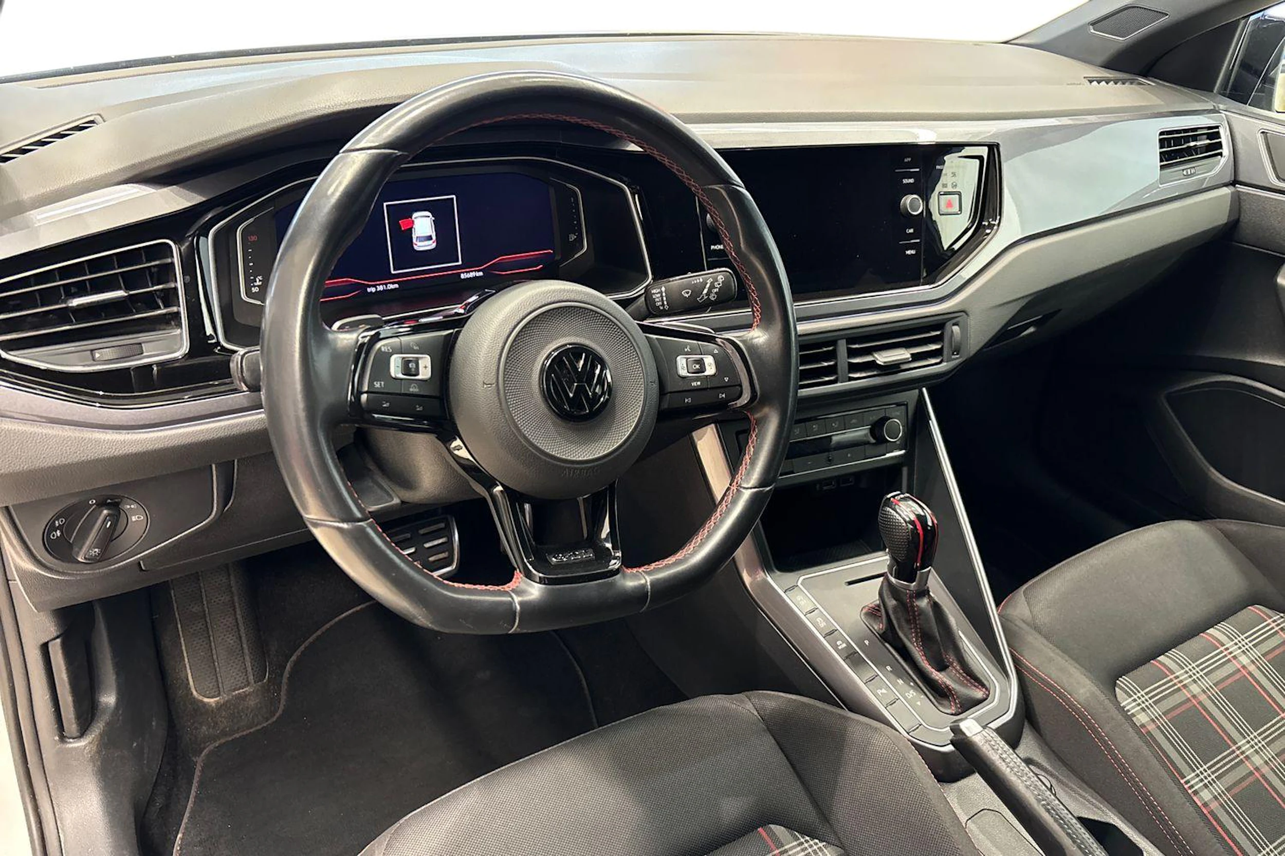 Valkoinen Volkswagen POLO 2019 kuva 6.