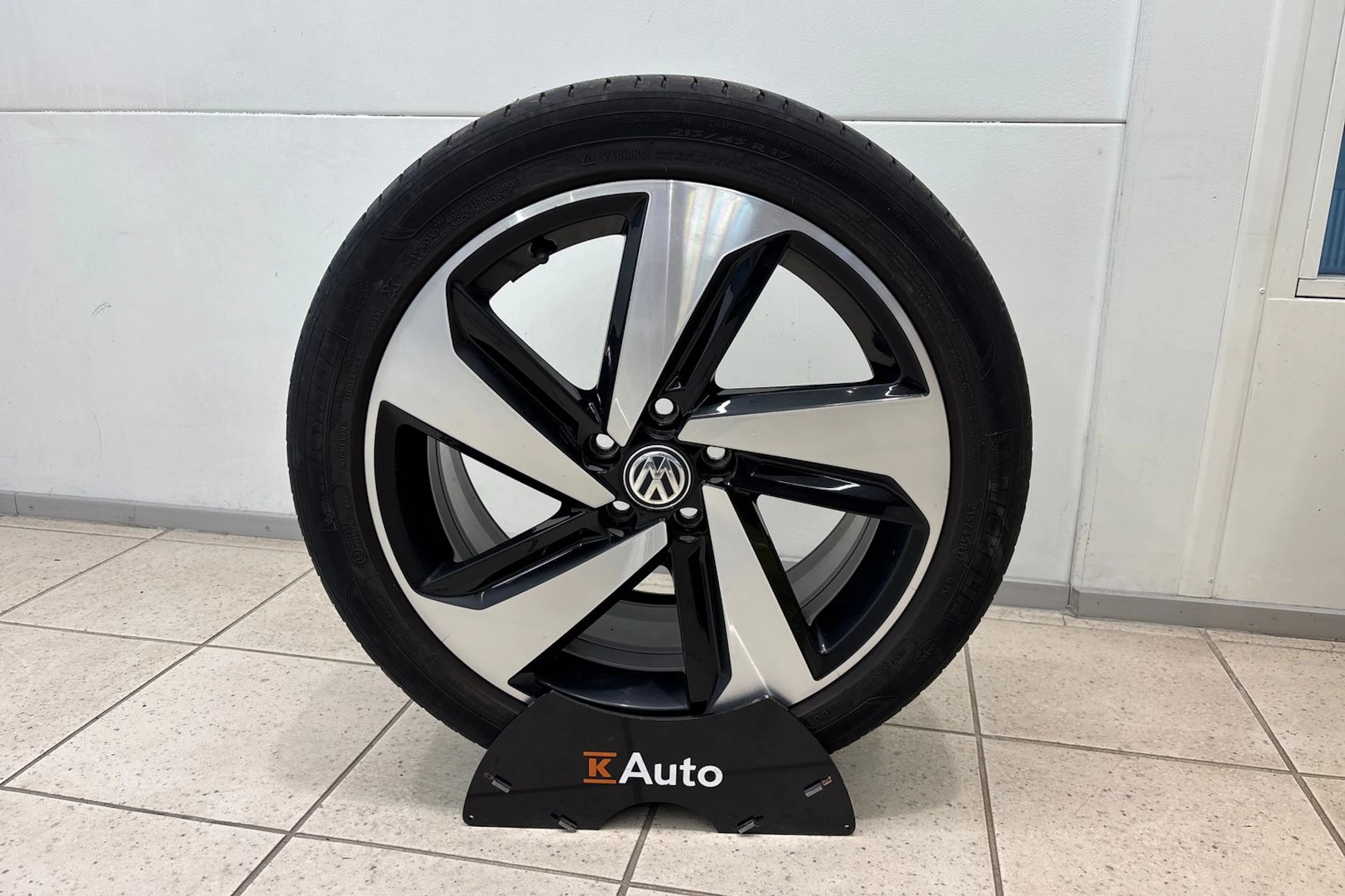 Valkoinen Volkswagen POLO 2019 kuva 10.