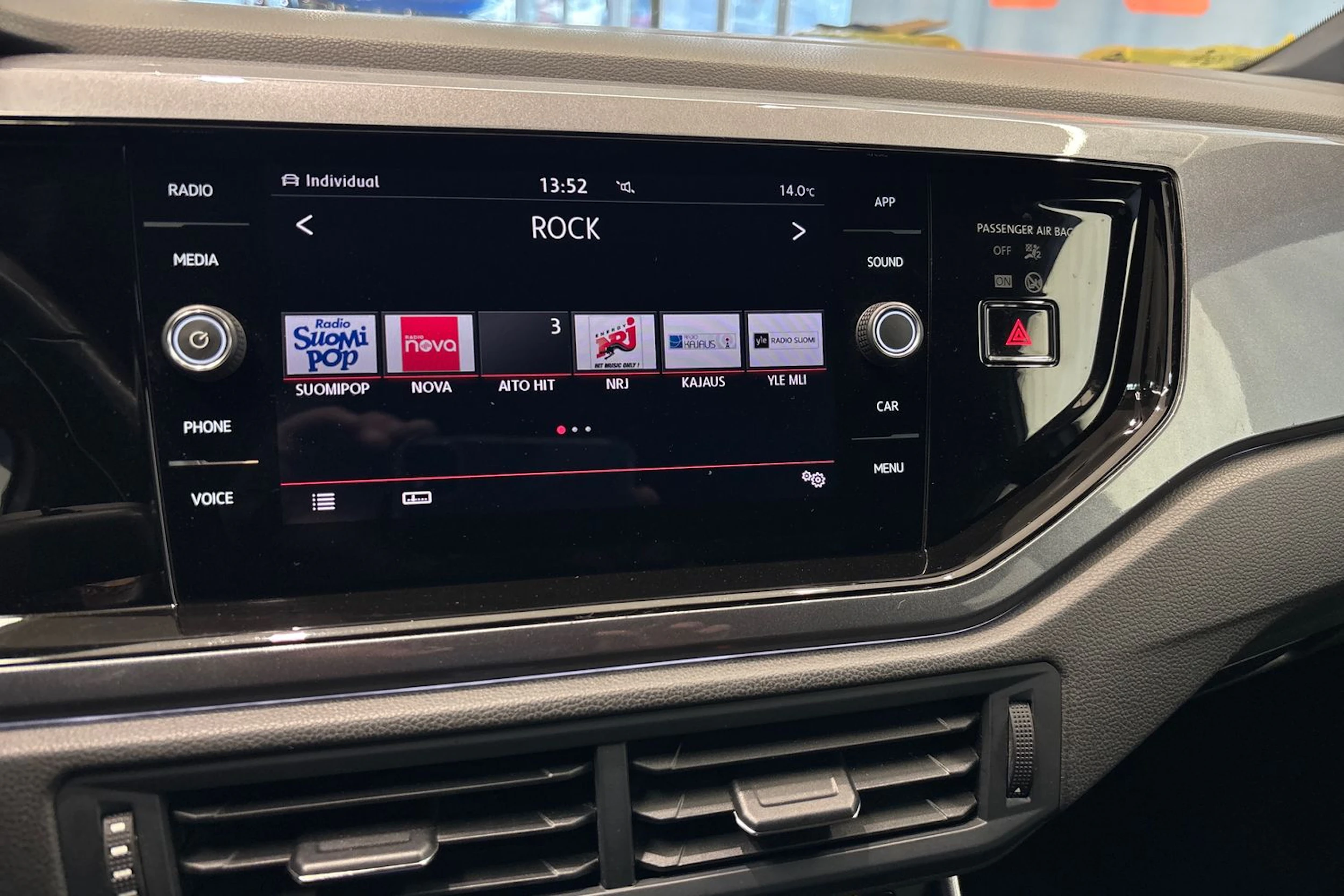 Valkoinen Volkswagen POLO 2019 kuva 15.