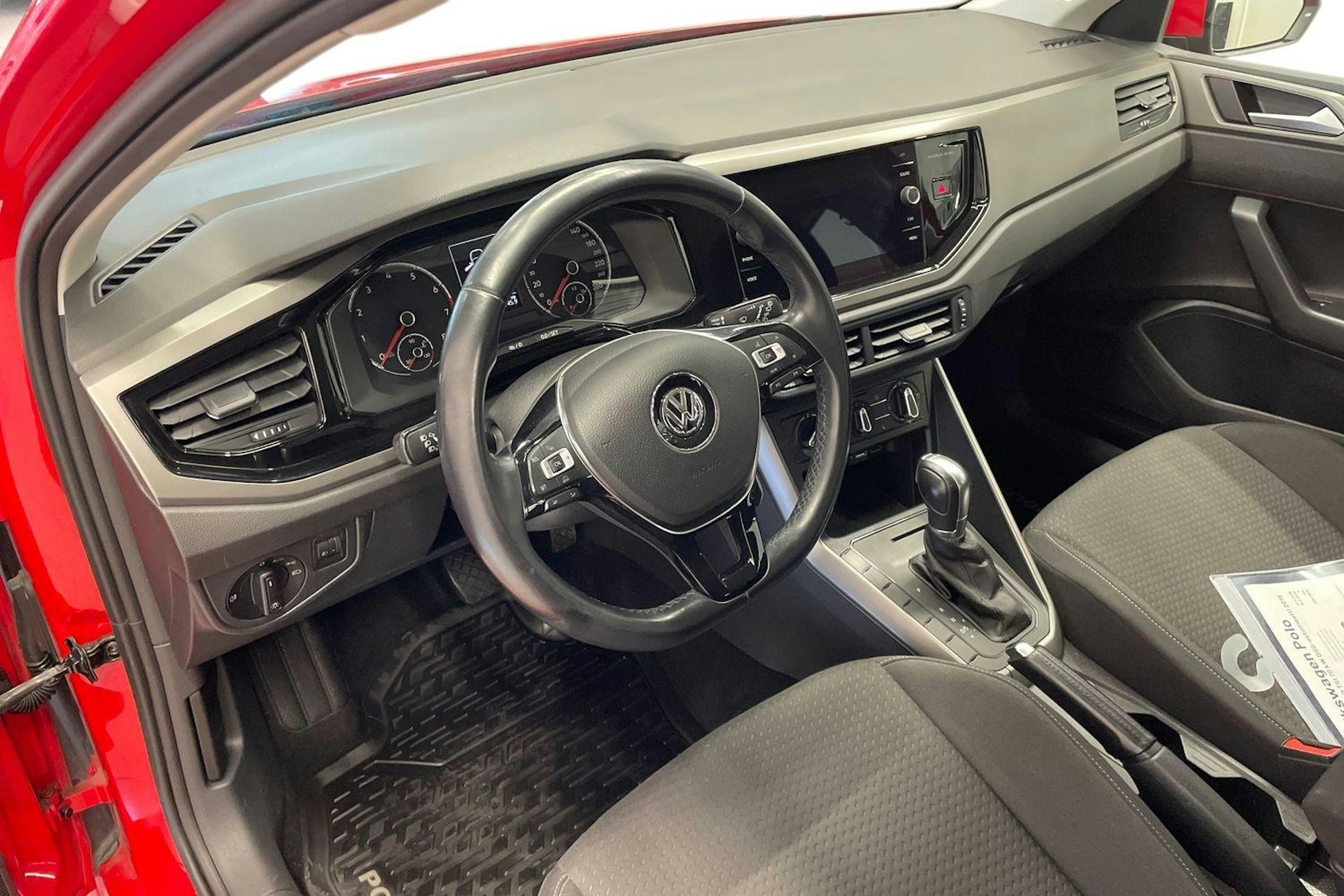 Punainen Volkswagen POLO 2019 kuva 6.