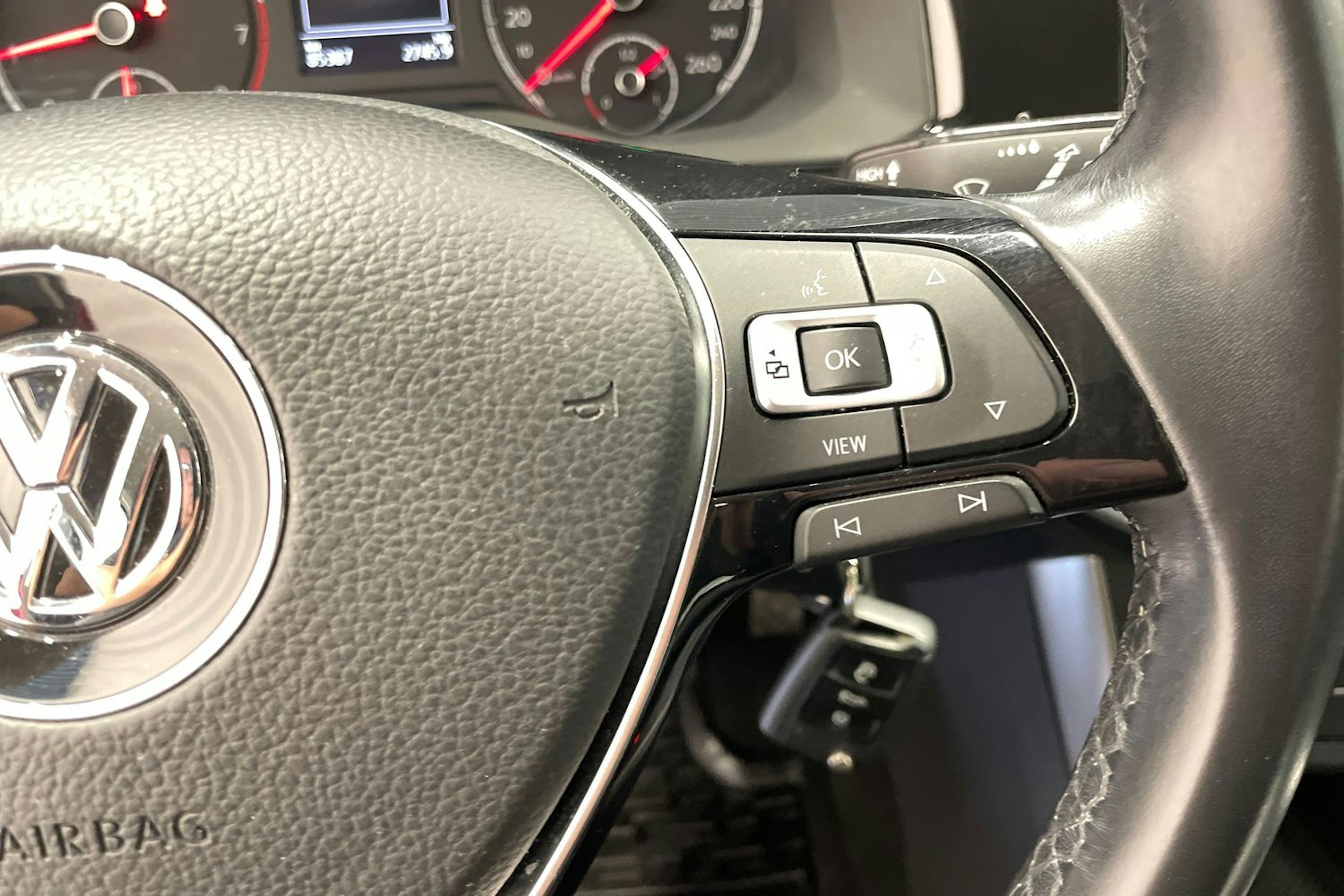 Punainen Volkswagen POLO 2019 kuva 12.