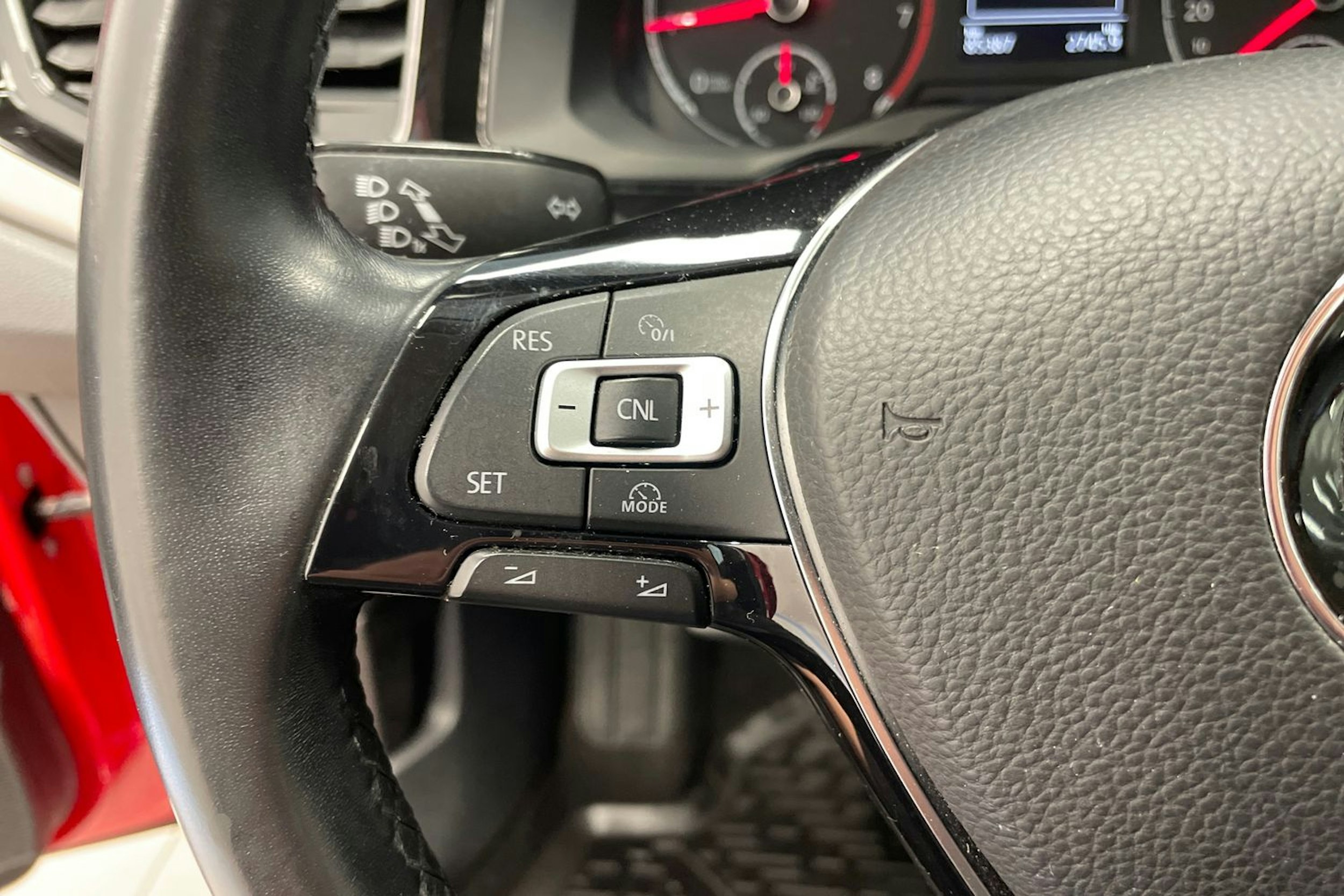 Punainen Volkswagen POLO 2019 kuva 13.
