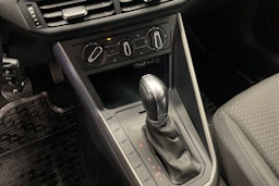 Punainen Volkswagen POLO 2019 kuva 14.
