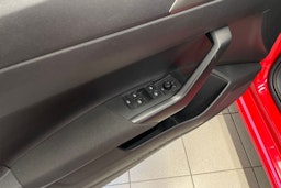 Punainen Volkswagen POLO 2019 kuva 15.
