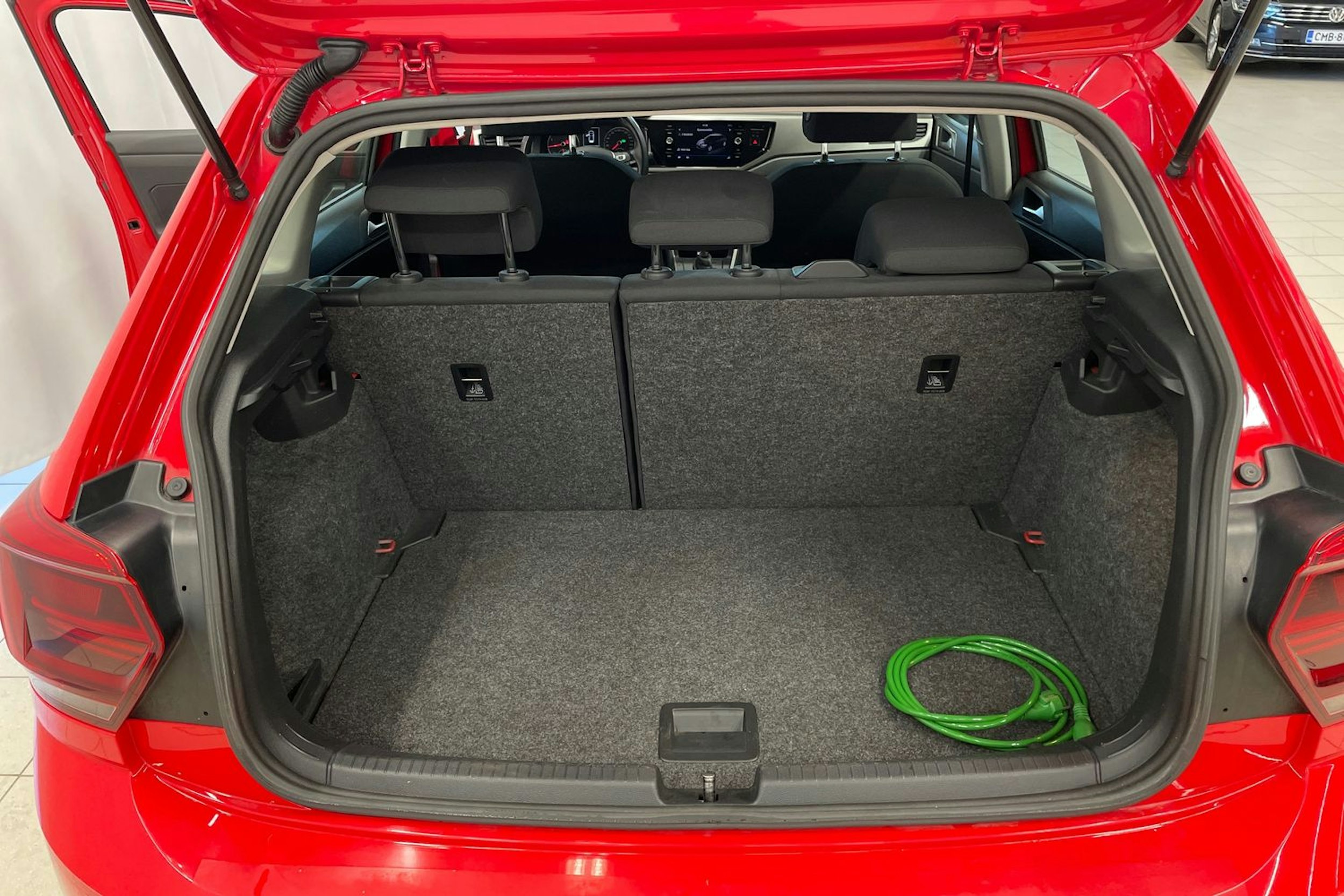 Punainen Volkswagen POLO 2019 kuva 16.