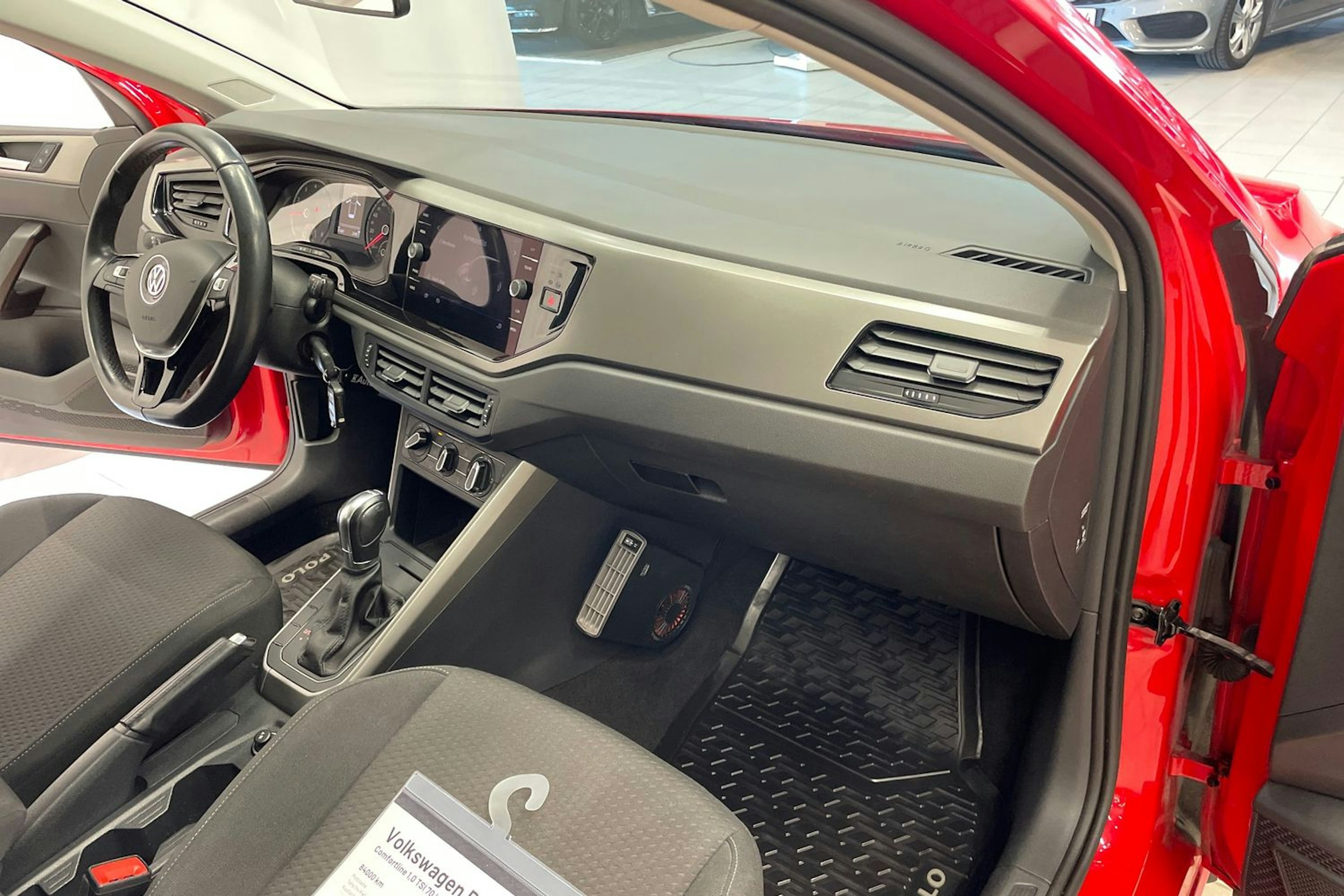 Punainen Volkswagen POLO 2019 kuva 19.