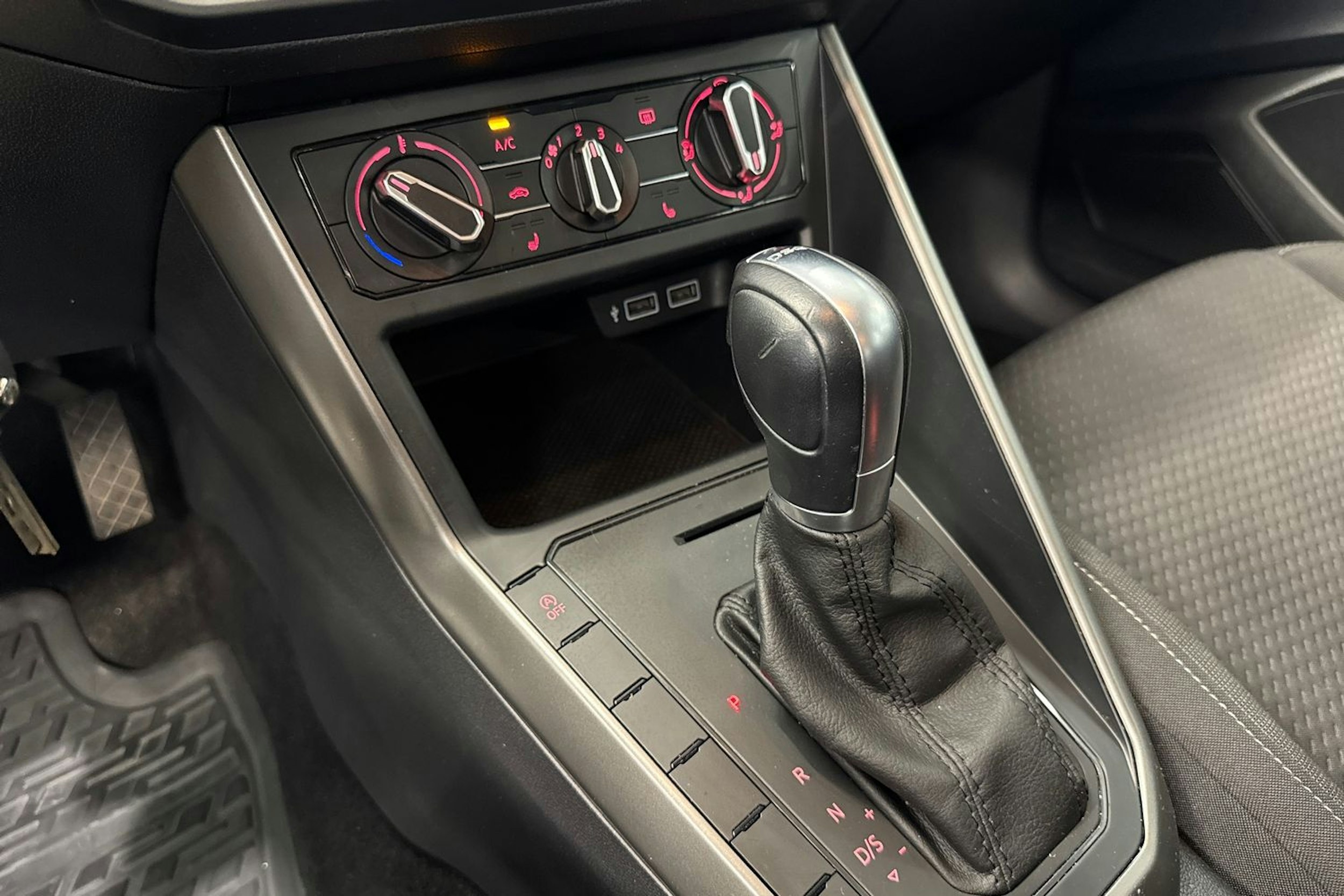 musta Volkswagen Polo 2019 kuva 19.