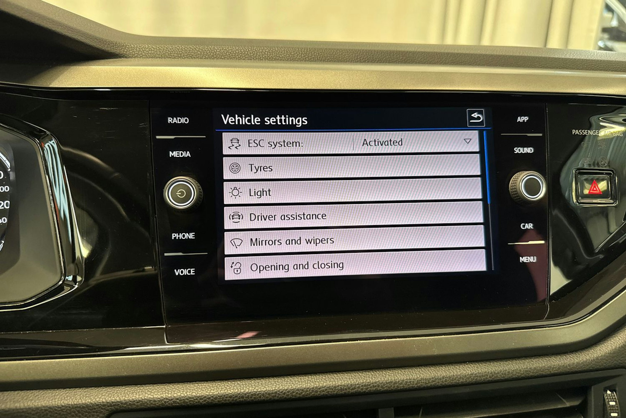 musta Volkswagen Polo 2019 kuva 24.