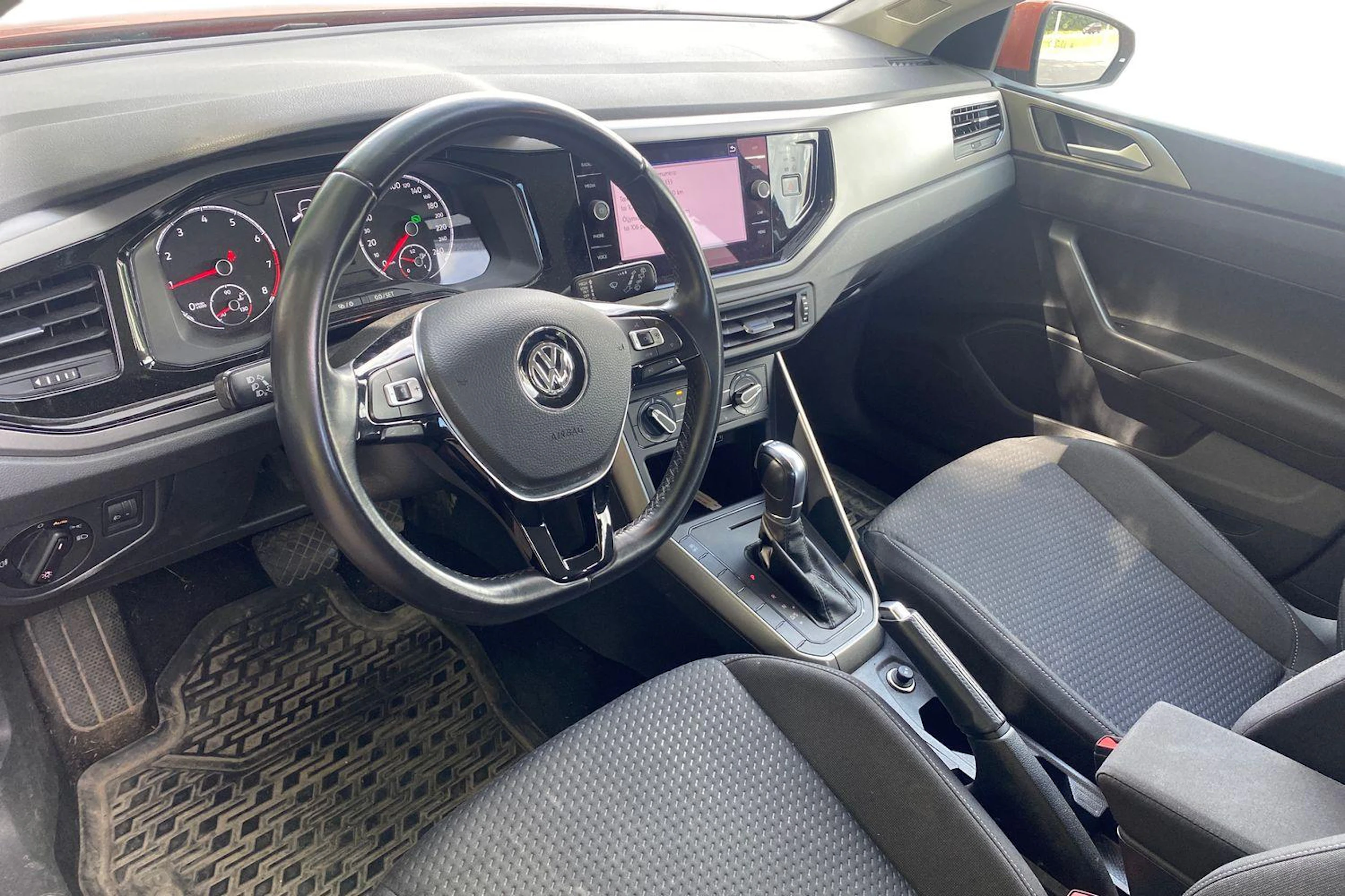 oranssi Volkswagen Polo 2019 kuva 3.