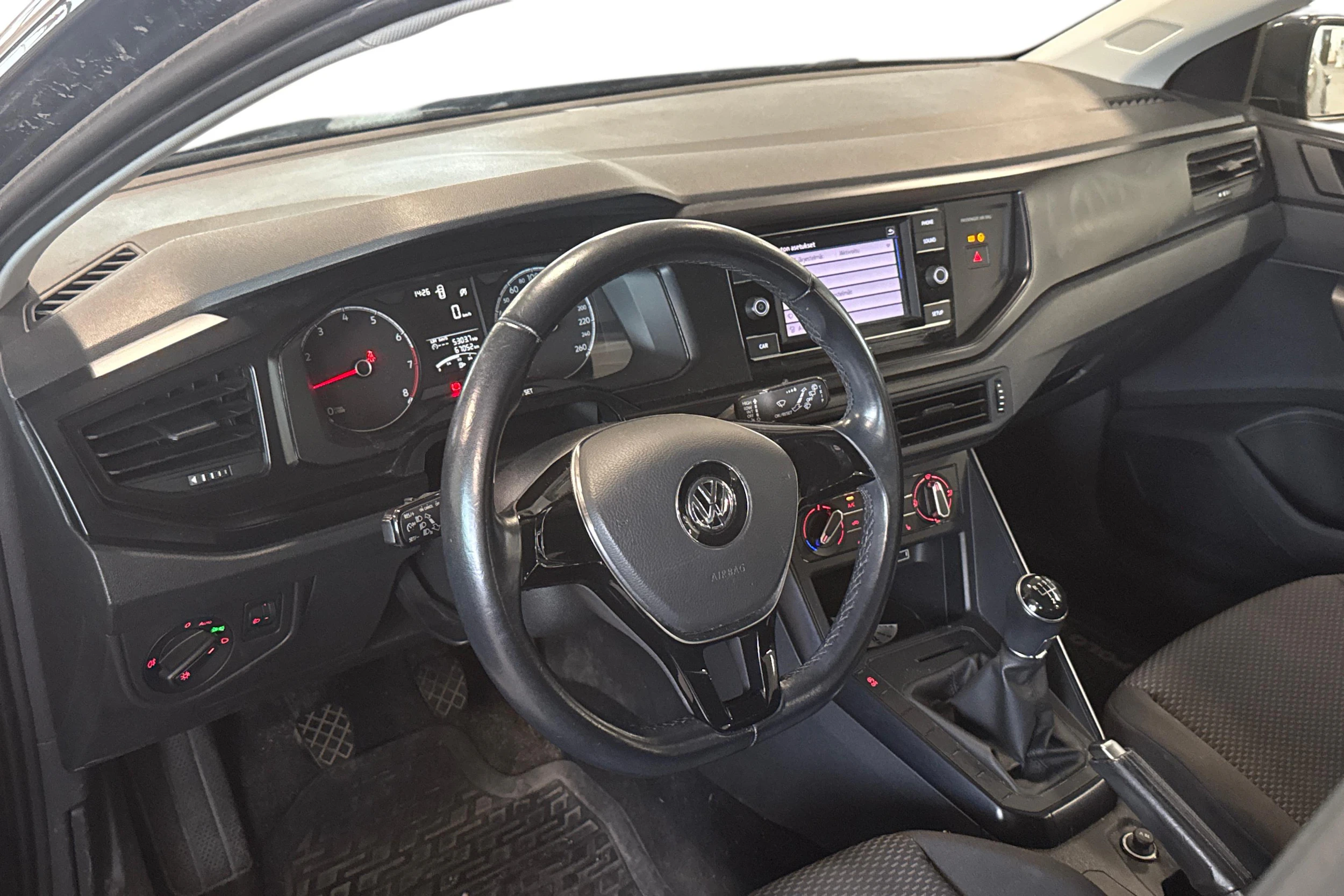 harmaa Volkswagen Polo 2020 kuva 3.