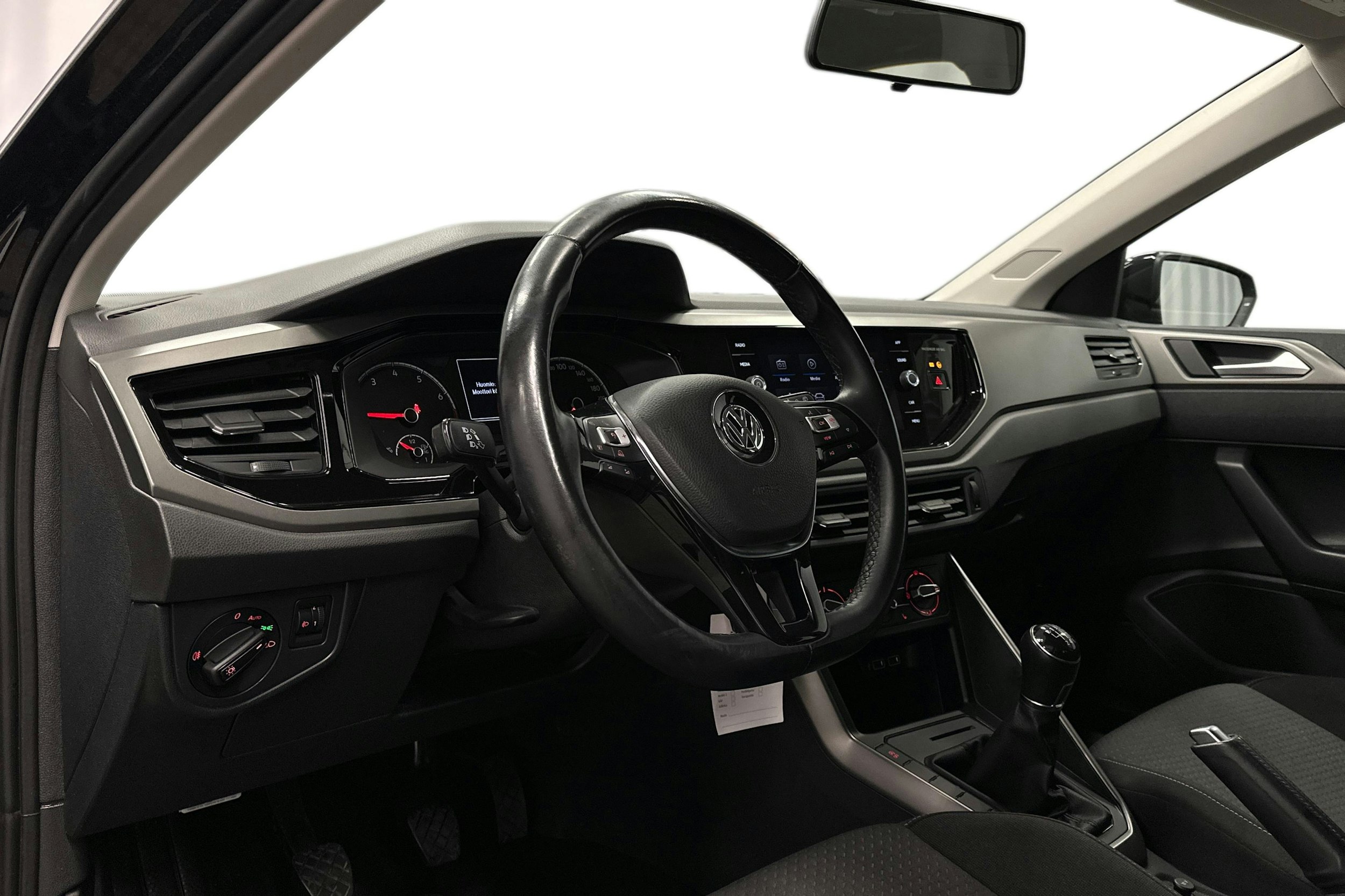 musta Volkswagen Polo 2020 kuva 7.
