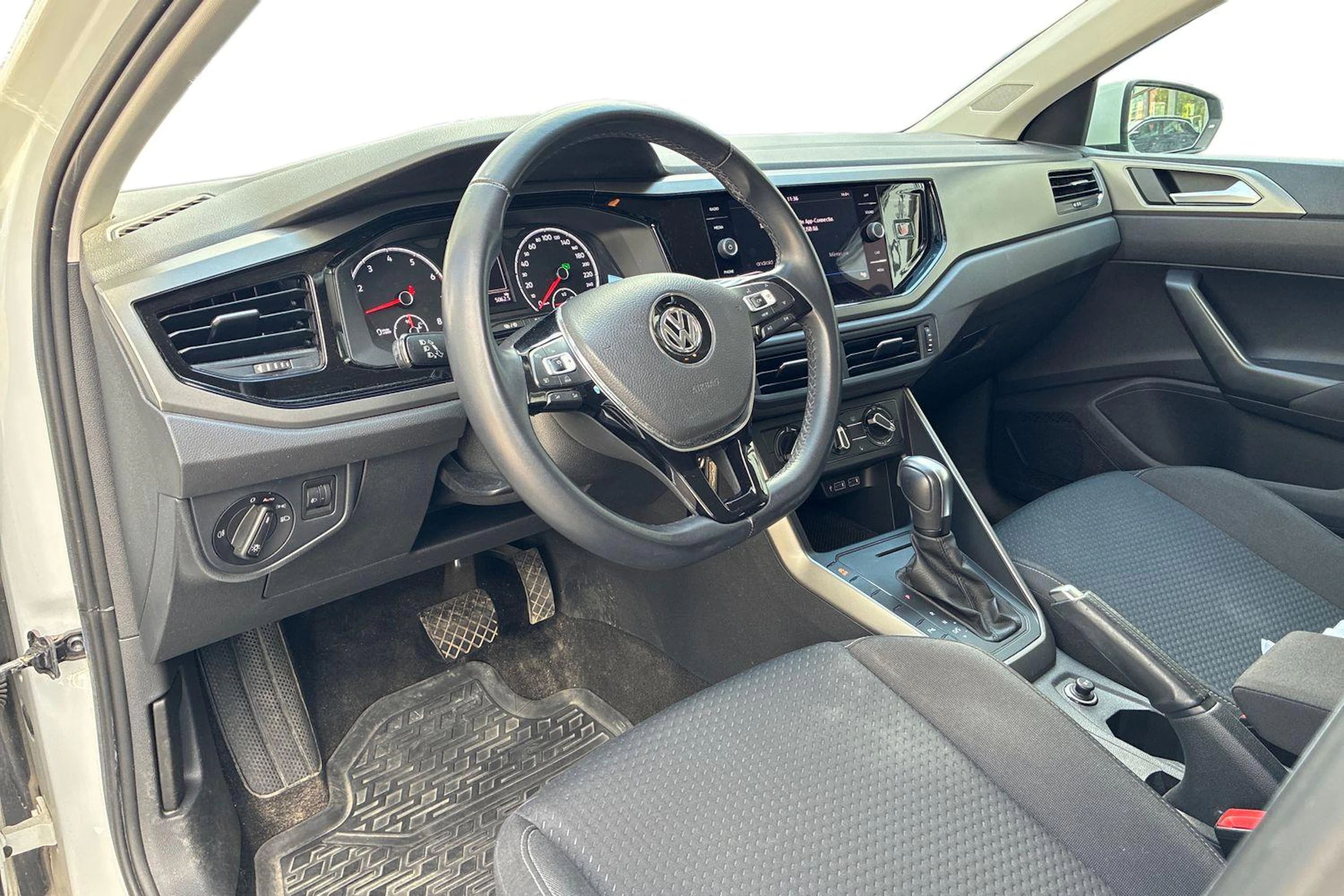 valkoinen Volkswagen Polo 2020 kuva 3.