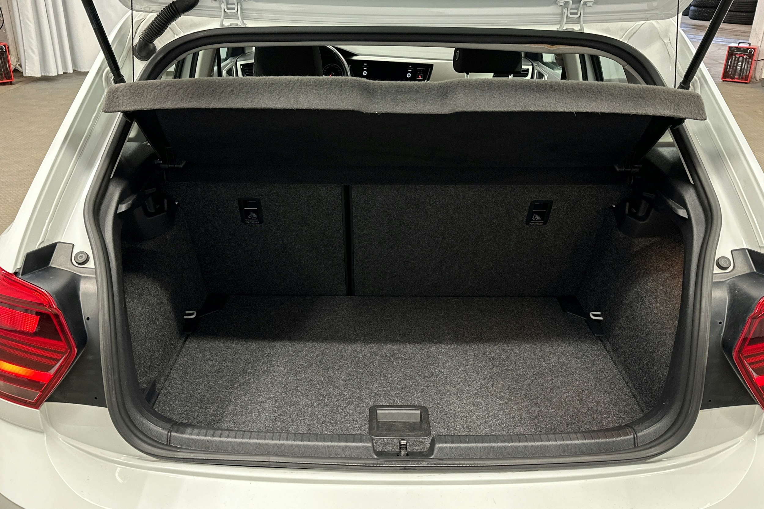 valkoinen Volkswagen Polo 2020 kuva 14.